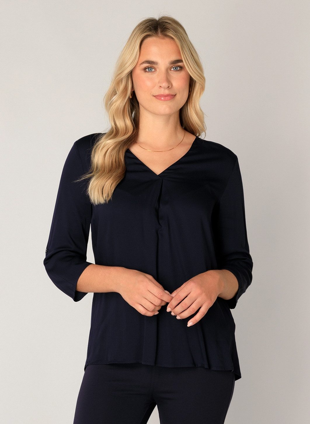 Base Level Shirtbluse mit V-Ausschnitt günstig online kaufen