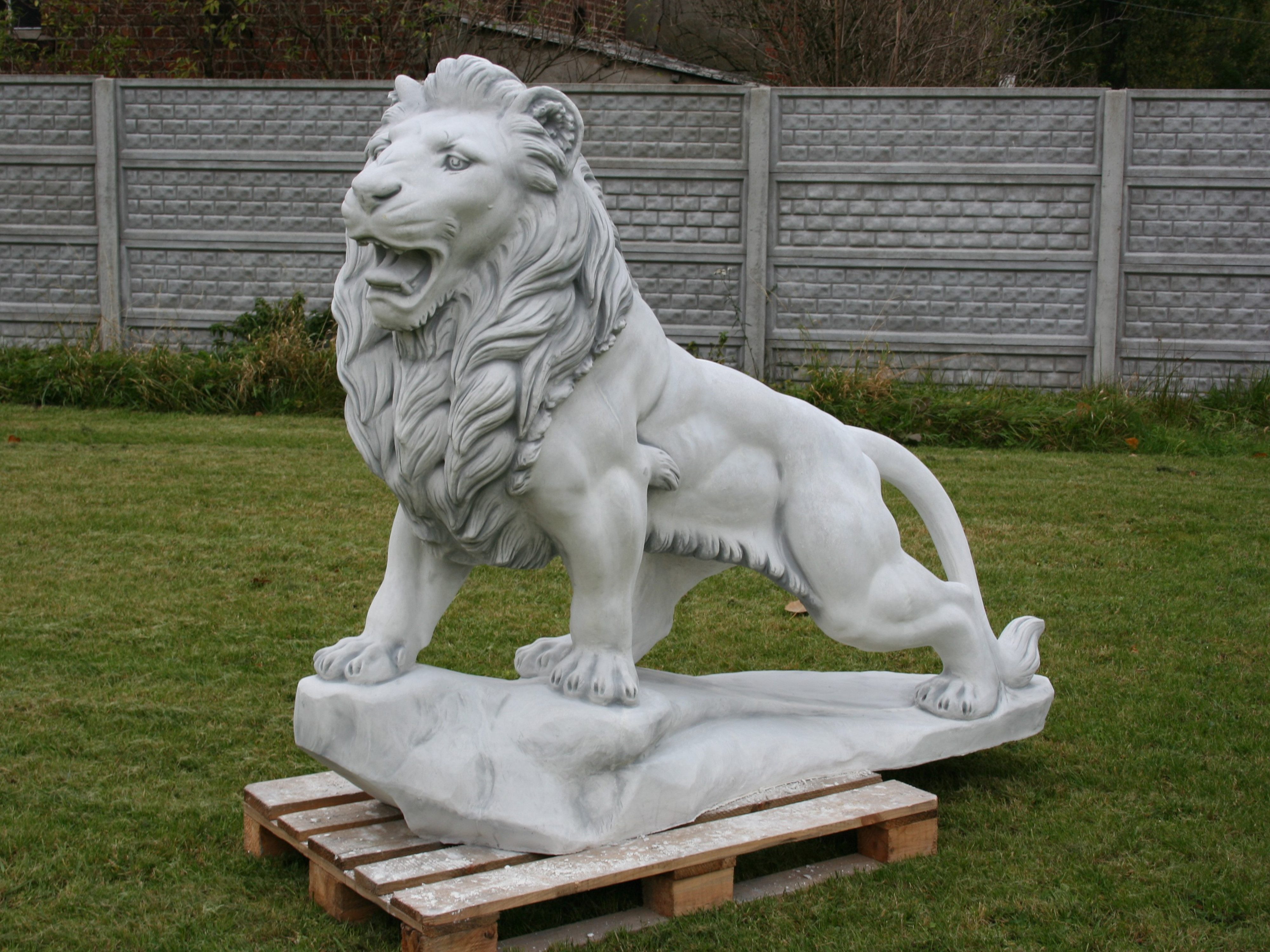 gartendekoparadies.de Gartenfigur Große Löwen Statuen Leo Links, Steinfiguren, H. 150 cm, 950 kg, Frostsicher