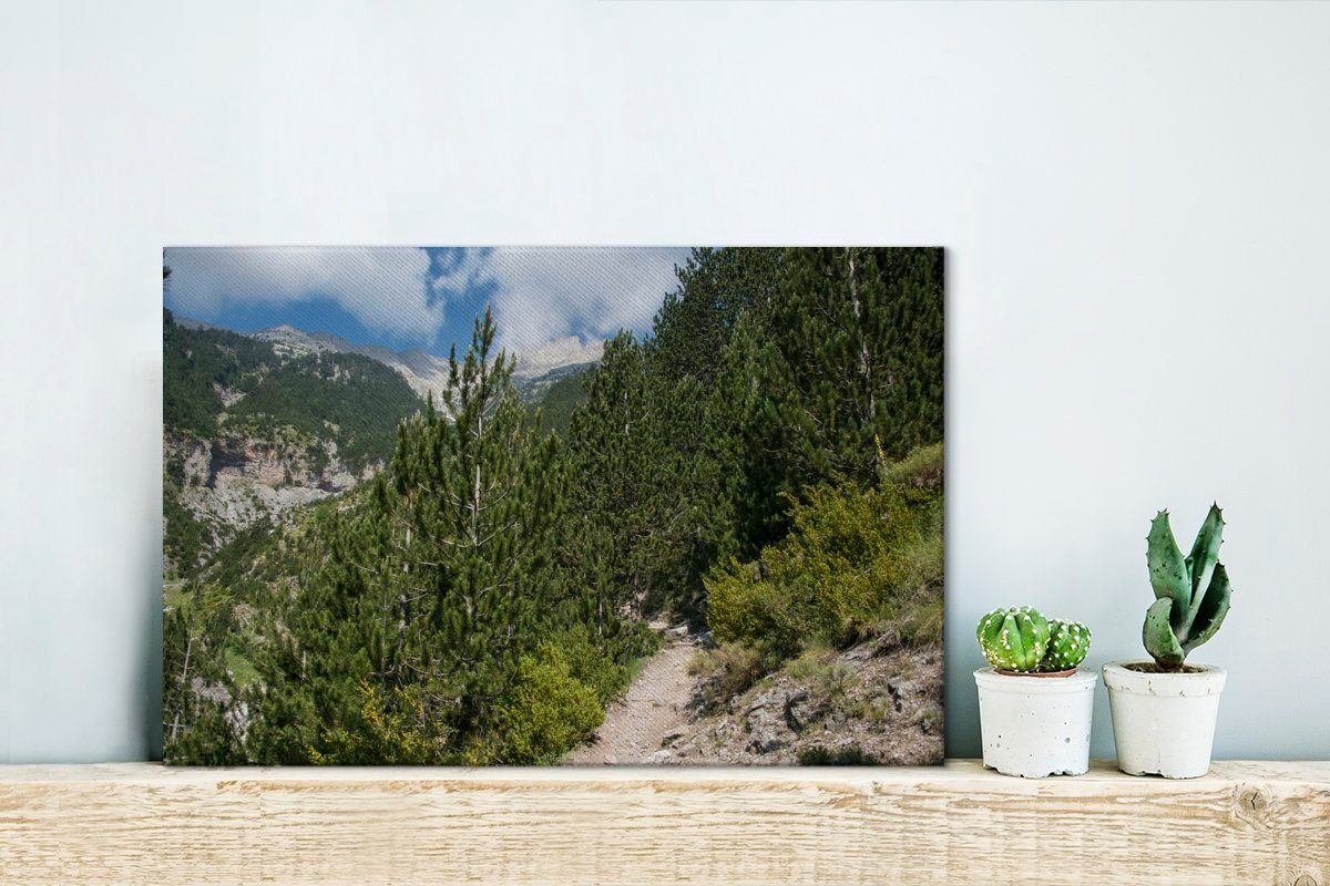 OneMillionCanvasses® Leinwandbild Ein Fußweg Leinwandbilder, St), Olymp, auf 30x20 Wandbild (1 Europas Aufhängefertig, Wanddeko, cm