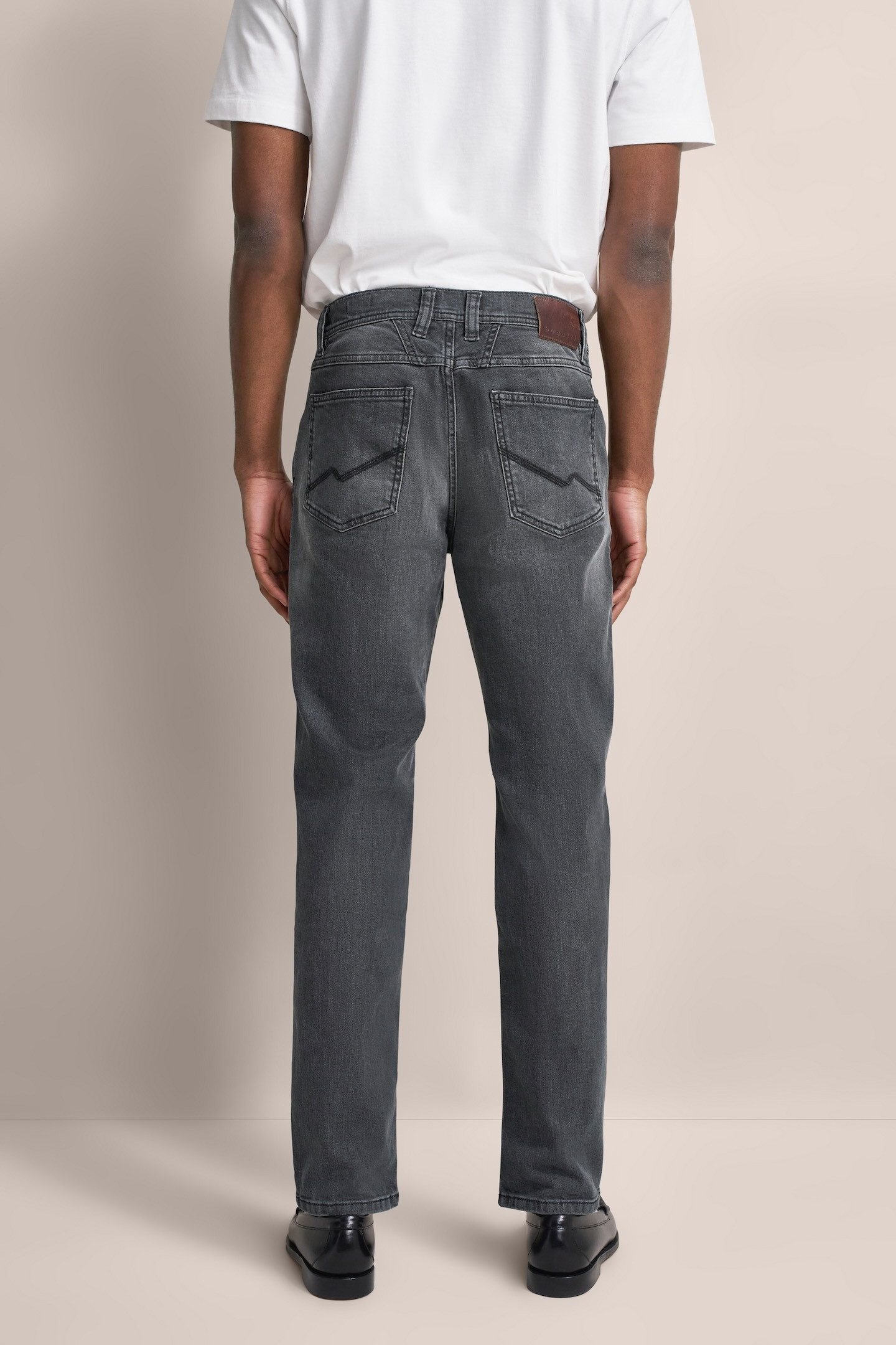 bugatti 5-Pocket-Jeans mit einem leichten Used-Look günstig online kaufen