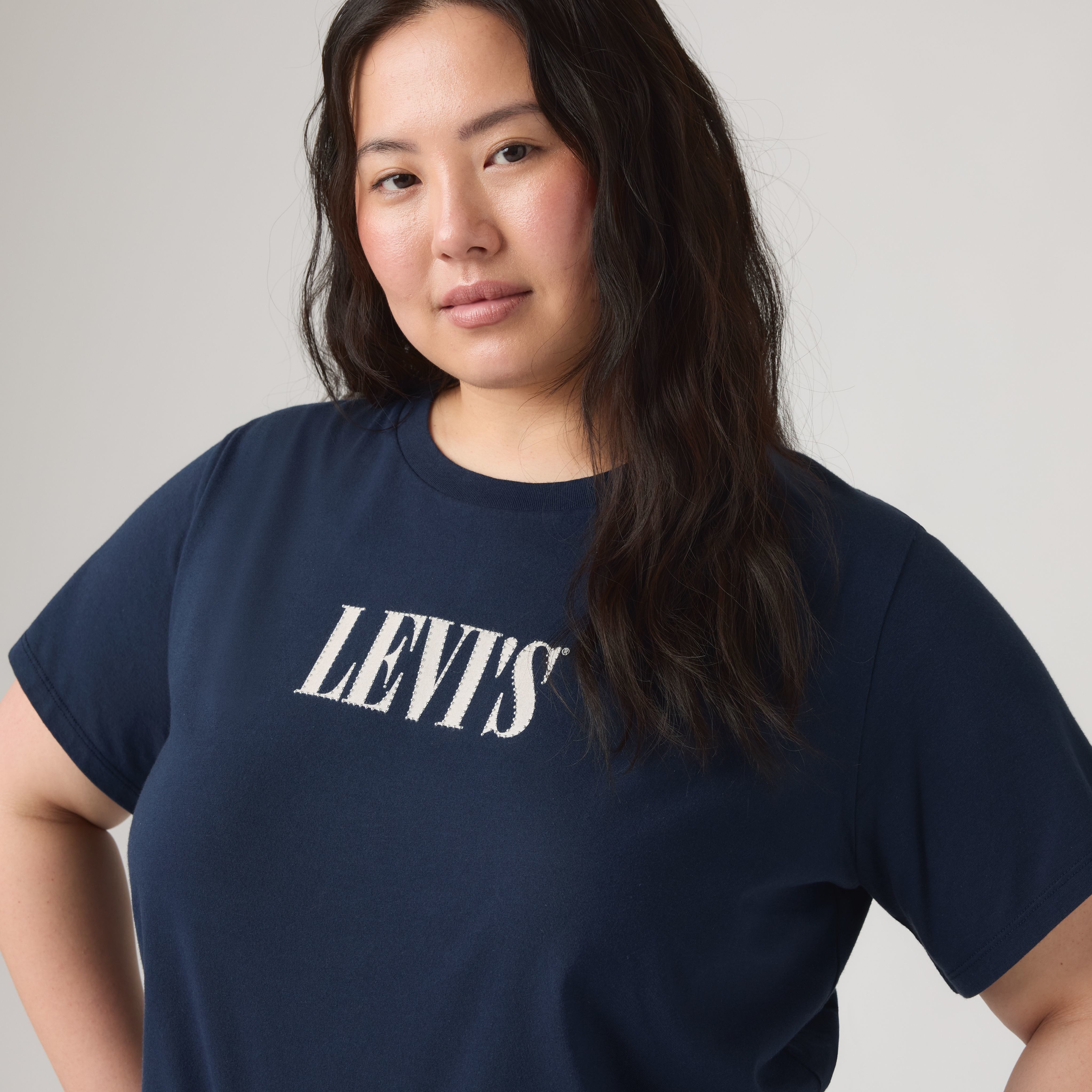 Levi's® Plus T-Shirt PERFECT TEE Figurumspielende Passform – Bild 4 von 5