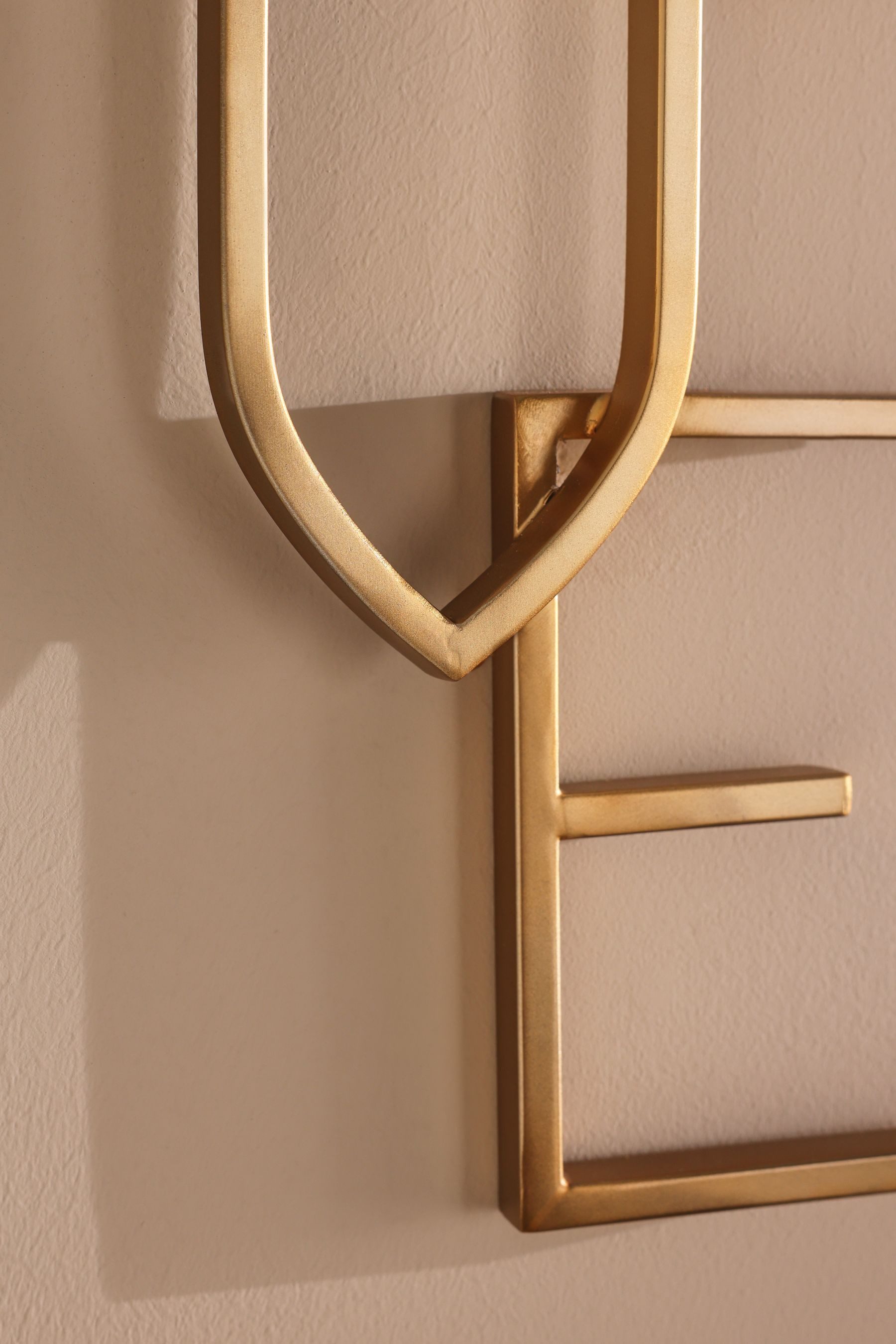 Next Wanddekoobjekt Metallene Wandplakette „LOVE“