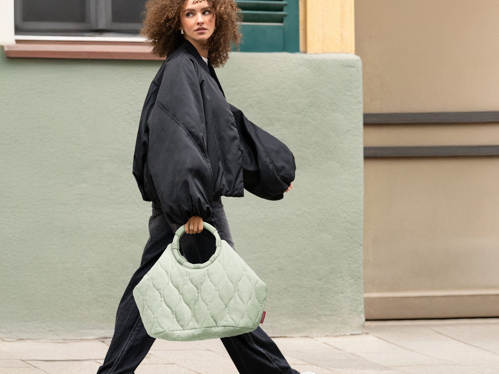 REISENTHEL® Tragetasche loopbag hobo puffer iced matcha – Bild 5 von 5