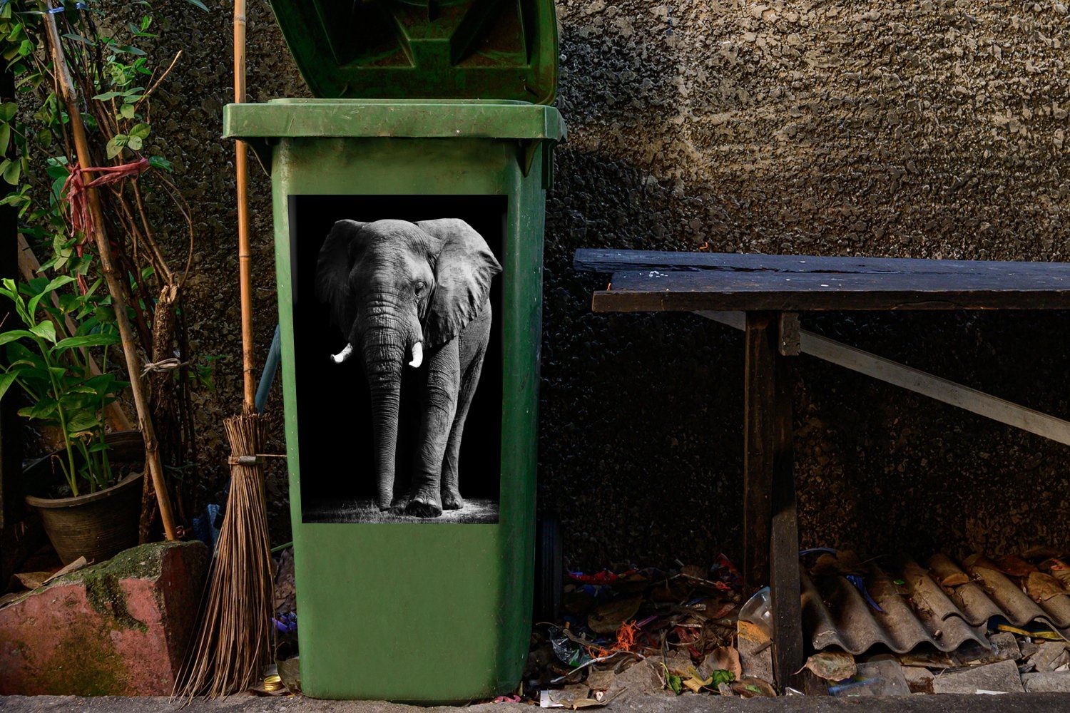 Wilde - MuchoWow - Container, Abfalbehälter Mülltonne, Tiere (1 - Elefant St), Schwarz Sticker, Weiß Wandsticker Mülleimer-aufkleber,