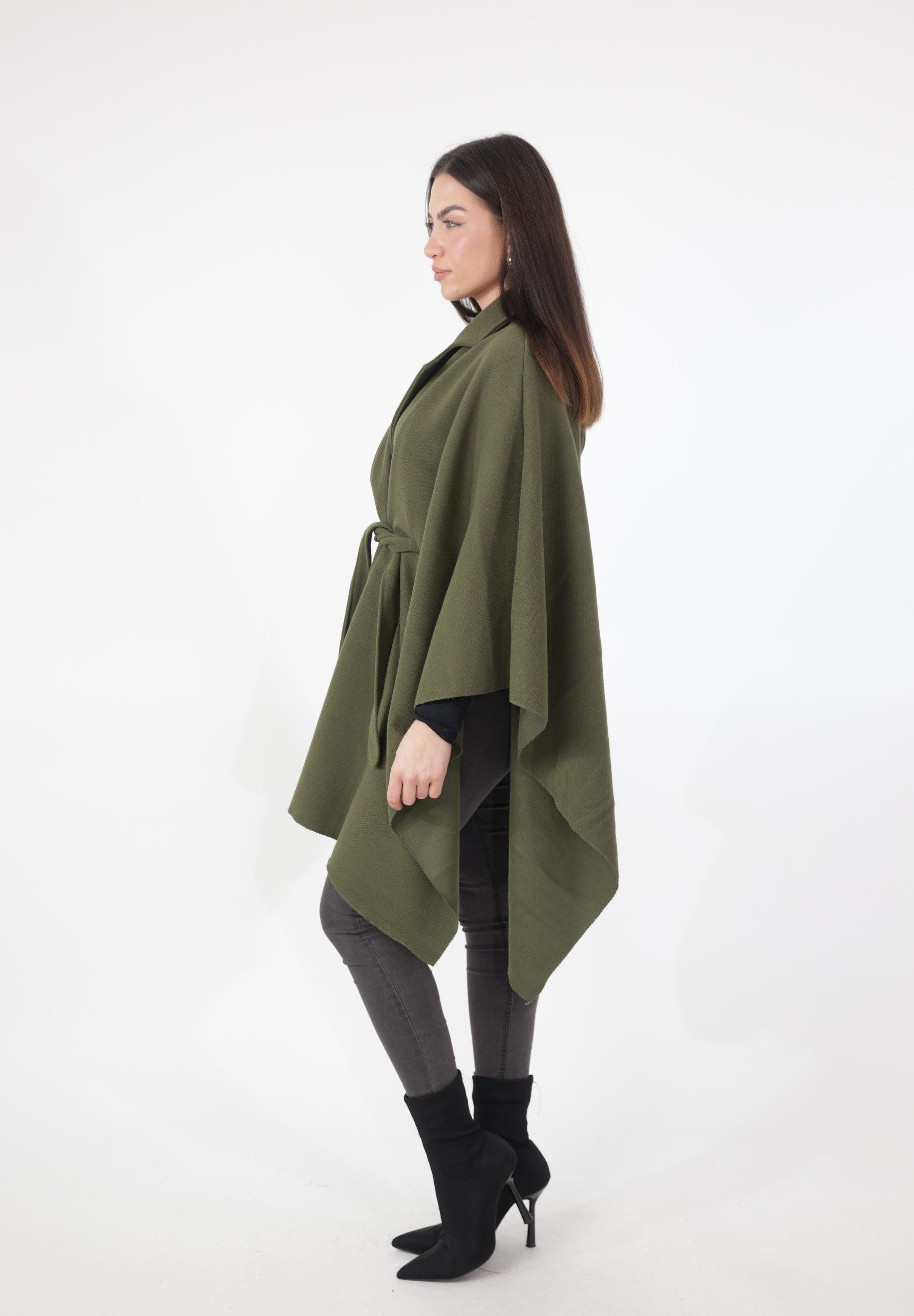 Elara Poncho Mantel
