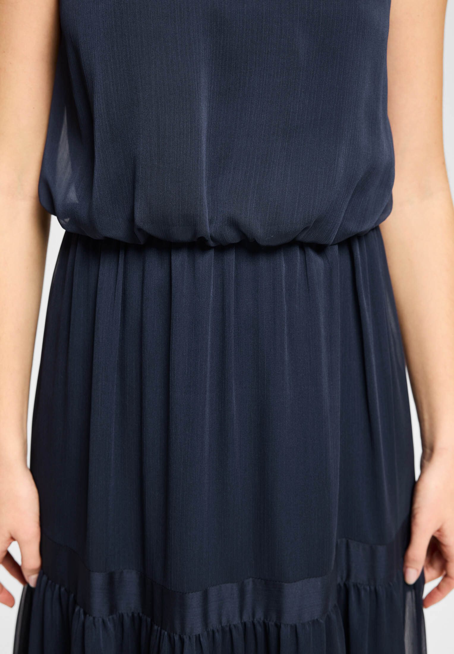 SWING Abendkleid - Abendkleid aus Crinkle Chiffon mit Stufenrock Taillierter Schnitt mit fließendem Rockteil – Bild 4 von 5