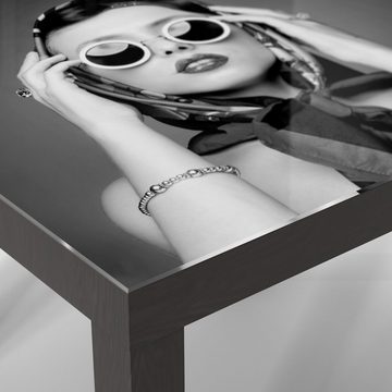 DEQORI Couchtisch 'Junge Frau im Retro-Stil', Glas Beistelltisch Glastisch modern