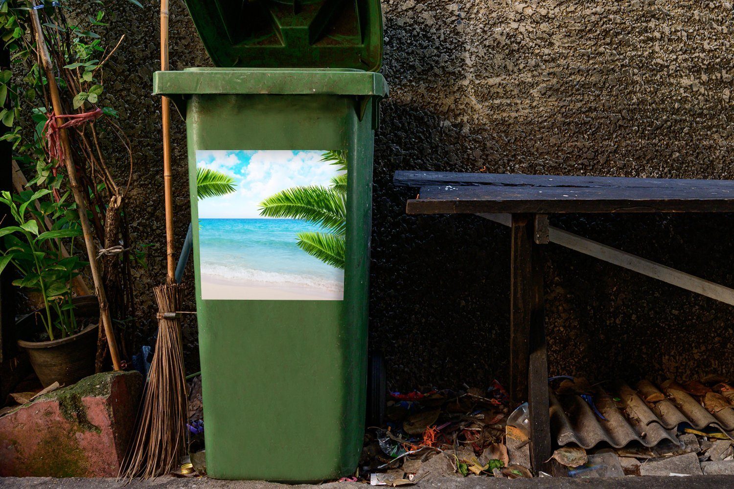 Sticker, MuchoWow - Wandsticker Palme Strand - Tropisch Mülleimer-aufkleber, St), (1 Mülltonne, Abfalbehälter Container,