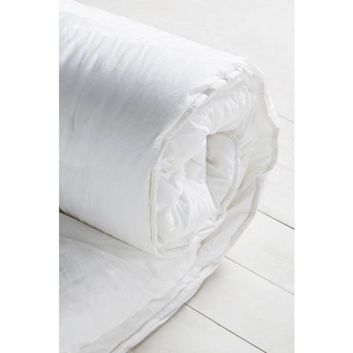 Kunstfaserbettdecke Daunenähnliche Bettdecke 10 5 Tog Next Füllung: Bezug: 52 % Polyester 48 % Baumwolle. Füllung: 100 % Polyester. Futter: 100 % Polypropylen.