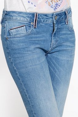 ATT Jeans Slim-fit-Jeans Leoni mit aufgesteppten Bändern an den Gürtelschlaufen