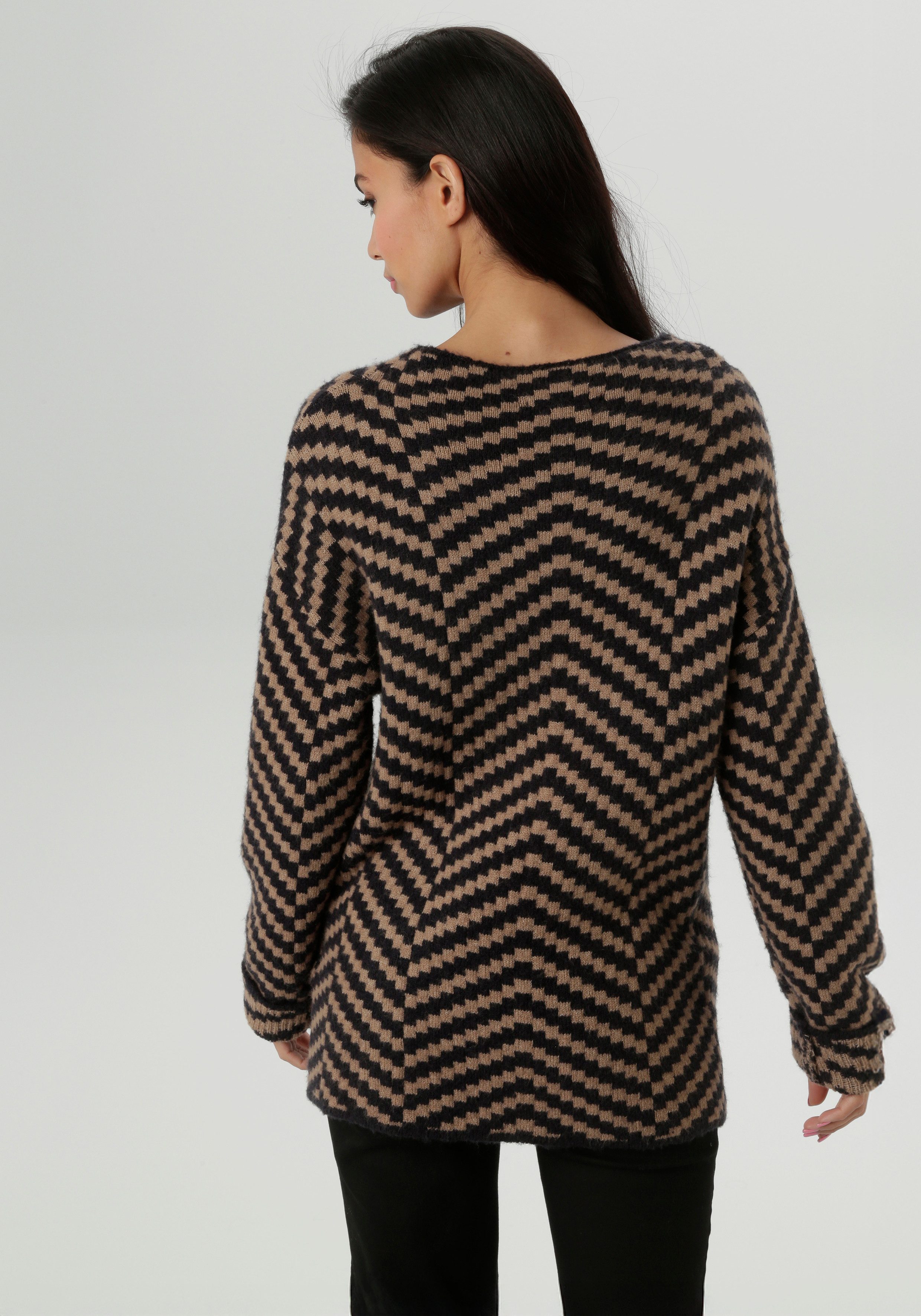 Aniston SELECTED Strickpullover mit eingestrickter Zick-Zack-Allover-Musterung