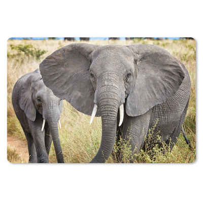 MuchoWow Gaming Mauspad Elefanten laufen bedrohlich auf die Kamera zu (1-St), Mousepad mit Rutschfester Unterseite, Gaming, 120x80 cm, XXL, Großes