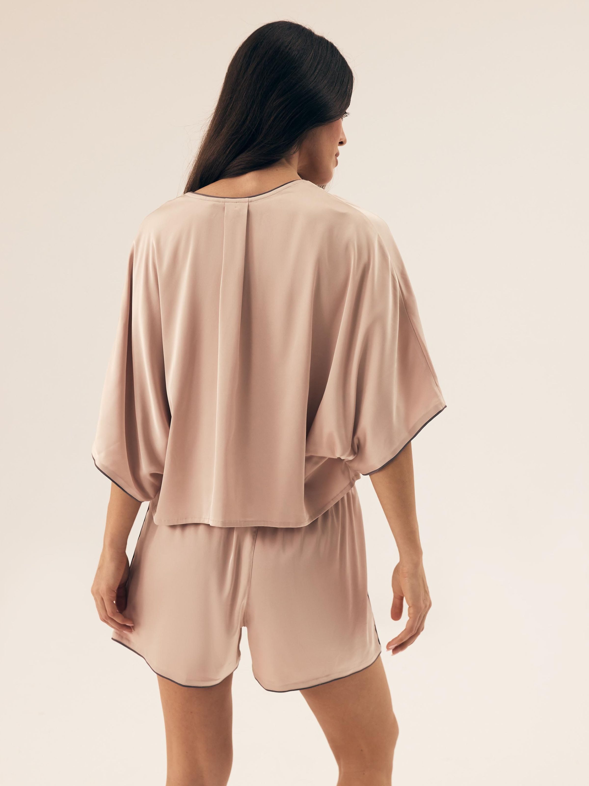ESOTIQ Pyjama Schlafanzug Shorty aus Satin Kurzarm mit V-Ausschnitt zweiteilig Dill2 (2 tlg) – Bild 2 von 5