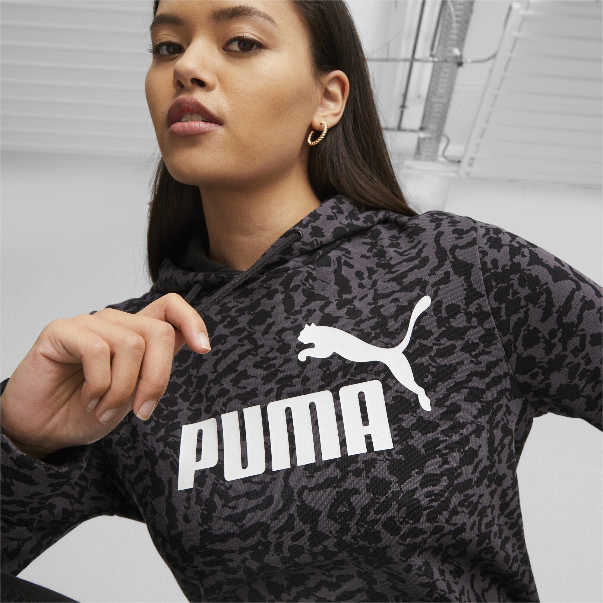 Black PUMA ESS+ Hoodie ANIMAL Damen Sweatshirt