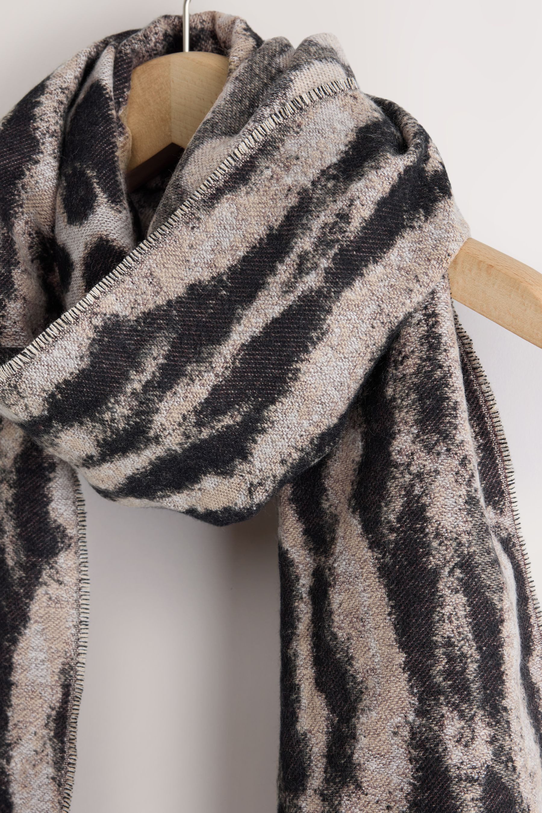 Next Schal Mittelschwerer Jacquard-Schal mit Muster, (1-St)
