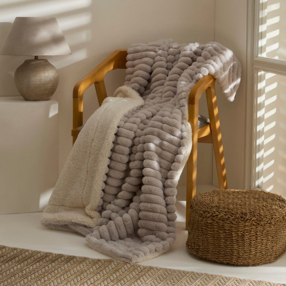 Karaca Tagesdecke Karaca Stripe Sherpa Graue Decke Tagesdecke Bettdecke 130x150