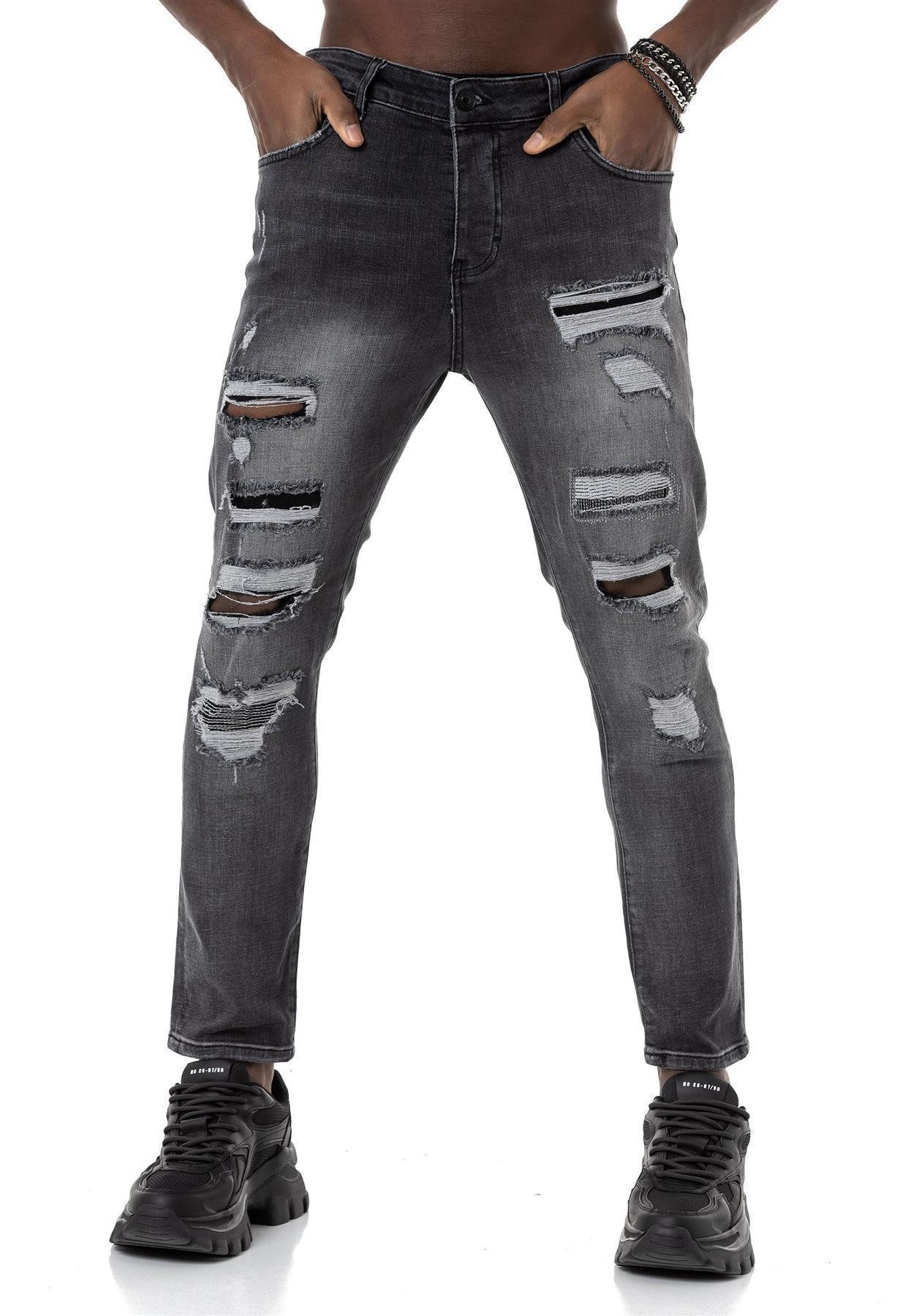 Destroyed-Jeans im praktischen 5-Pocket-Style