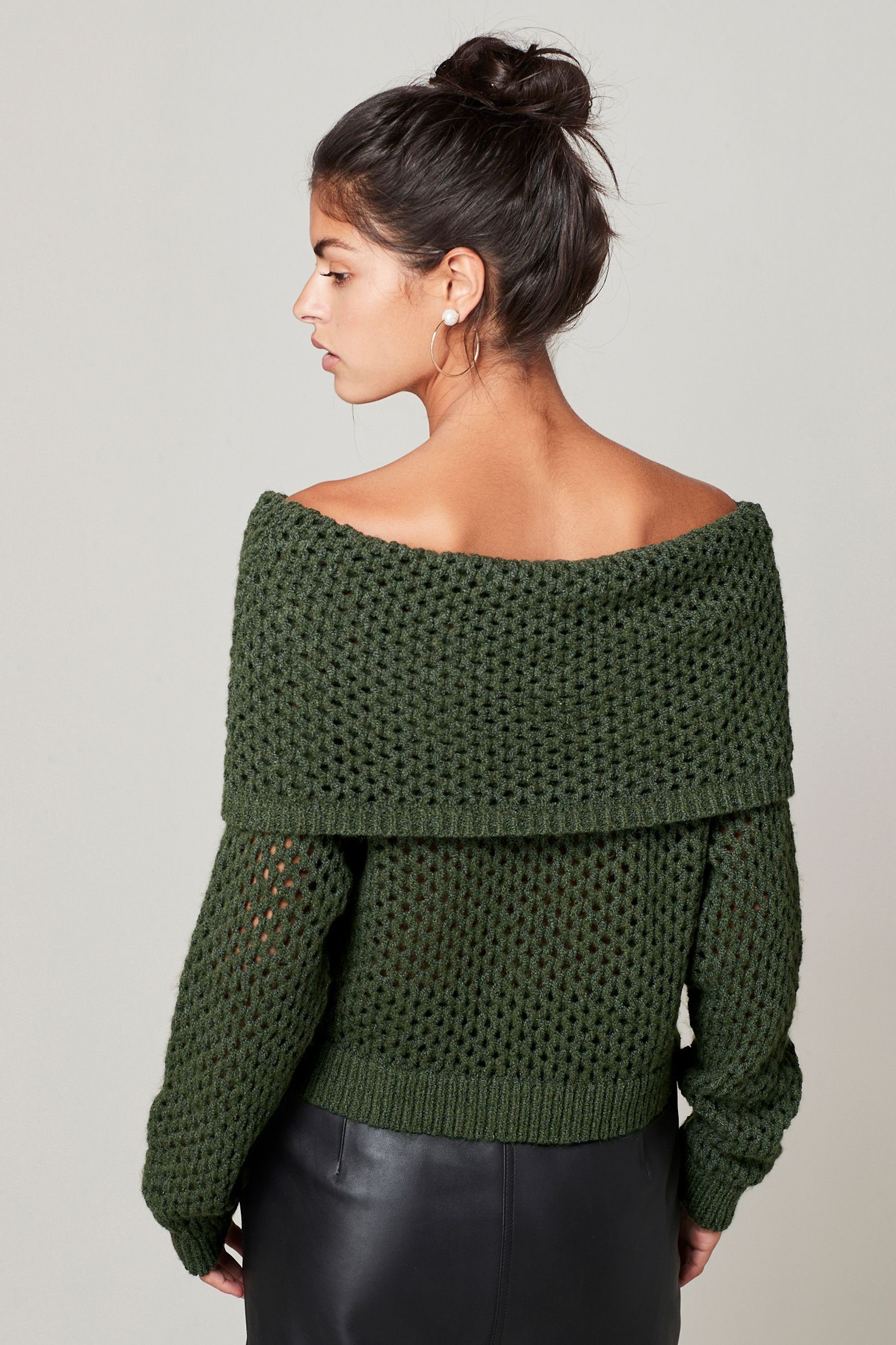 Langärmeliger Carmenpullover (1-tlg) mit Khaki Green offenem Bardot-Pullover Mesh Next