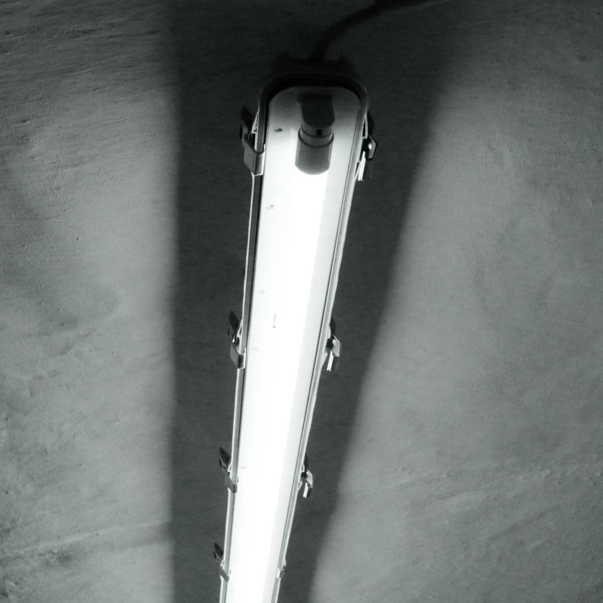 McShine LED-Leuchtmittel LED-Röhre, T8, 18W, 1800 lm, 120cm, tageslichtweiß, kaltweiß