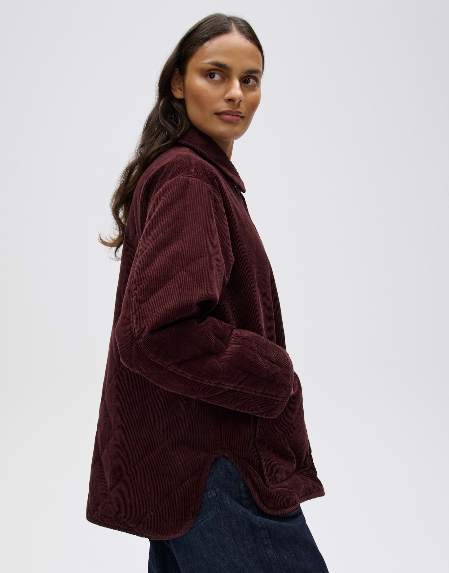 OPUS Steppjacke Hekordi aus weichem Cord Gerader Schnitt mit Midi-Länge und aufgesetzten Fronttaschen – Bild 5 von 5