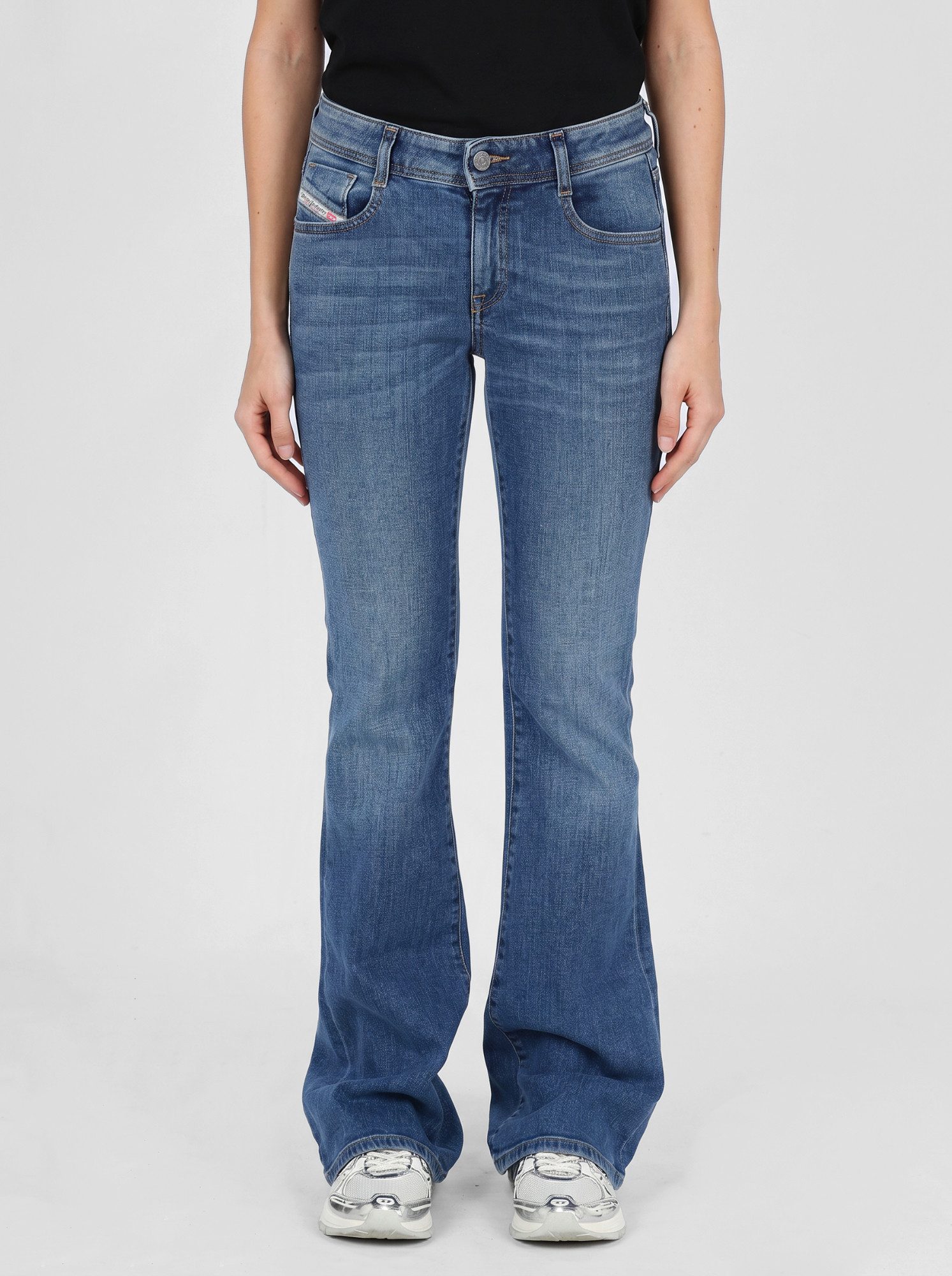 Diesel Bootcut-Jeans schmale, ausgestellte Beinform - D-EBBEY 09L02 Extra-lang für einen ausgeprägten Faltenwurf