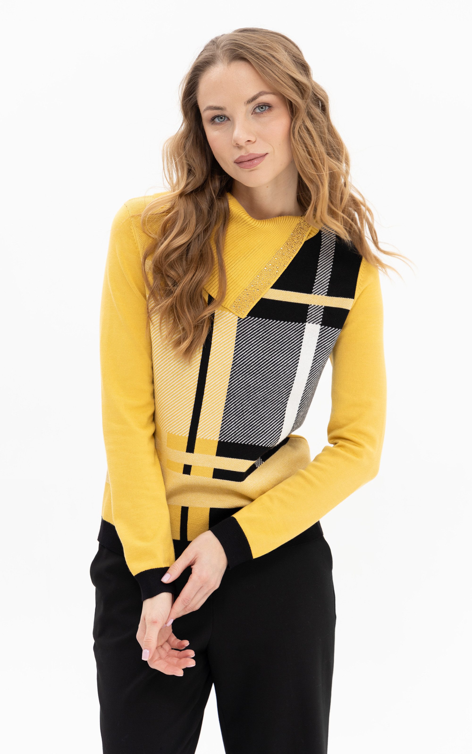 Strickpullover mit asymetrischem Kragen