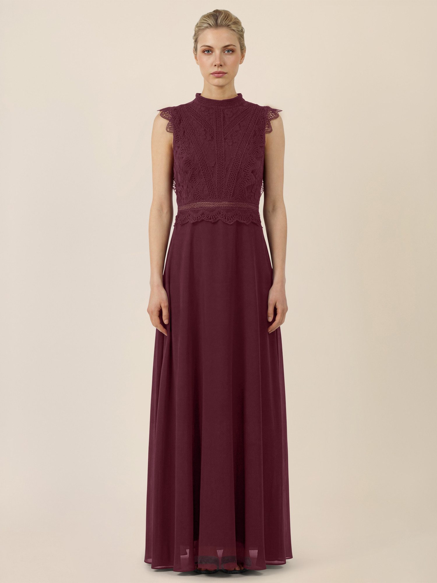 Apart Abendkleid mit Häkelspitze und Stehkragen