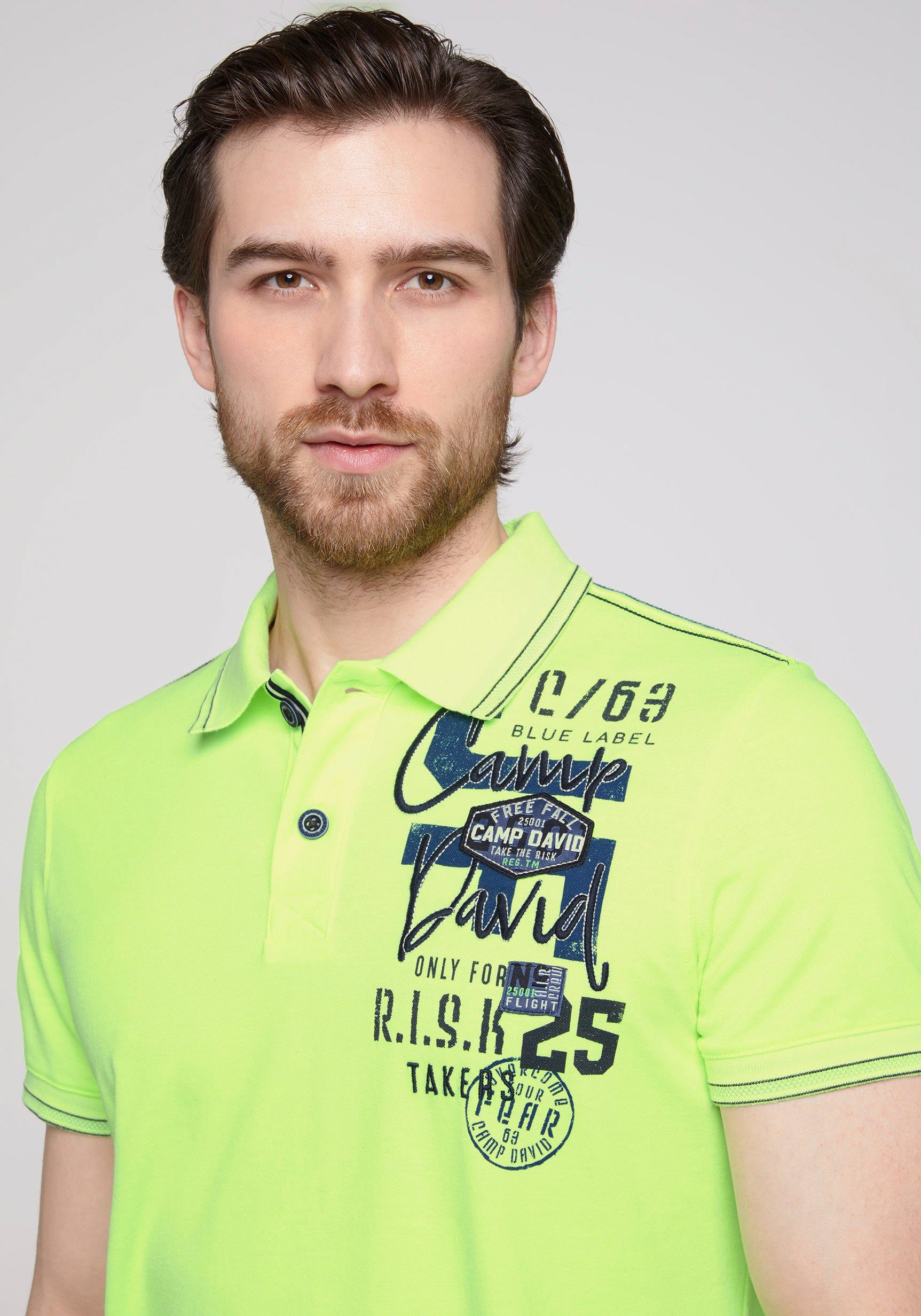 CAMP DAVID Schultern lime Poloshirt auf mit neon den Kontrastnähten