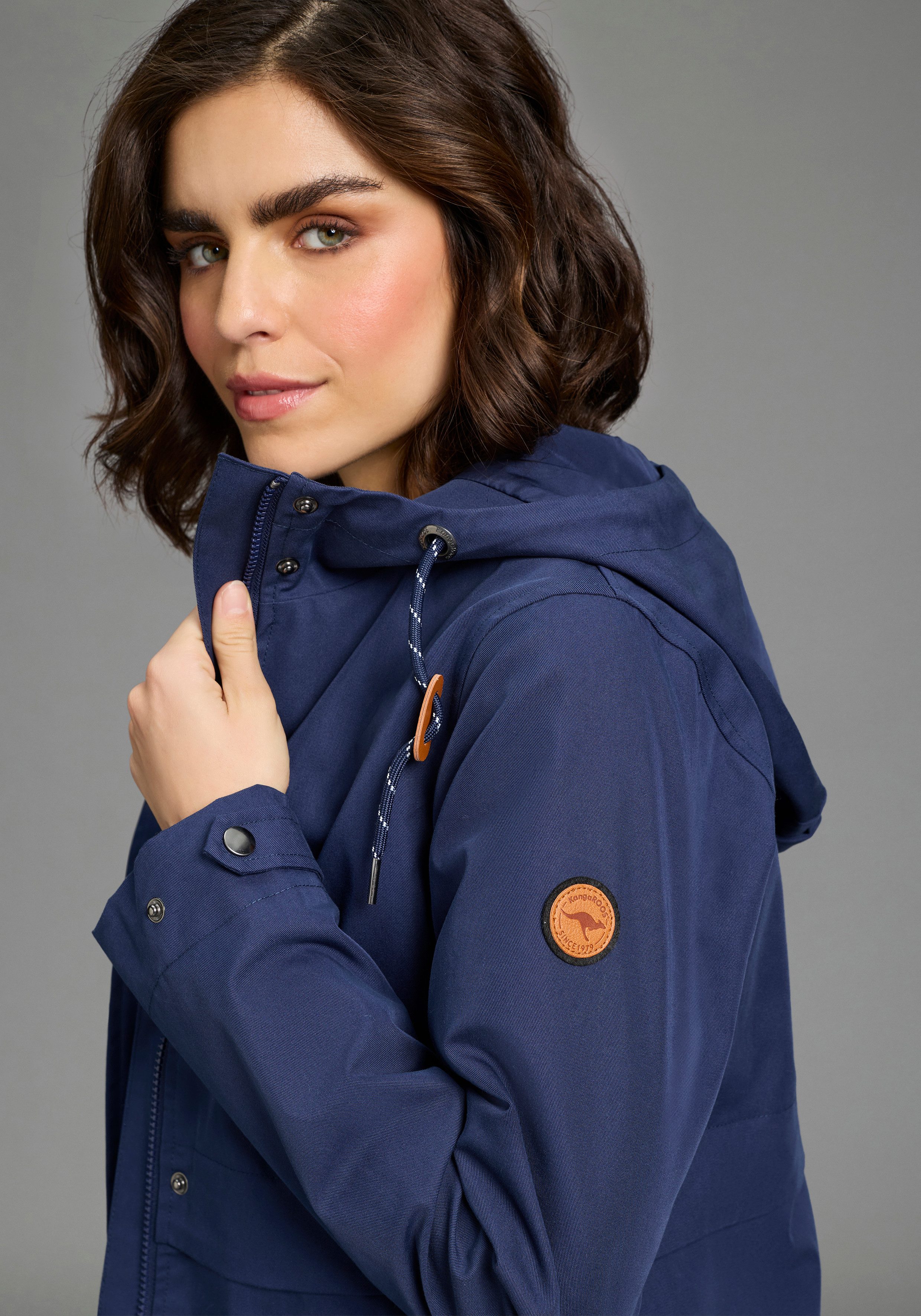 KangaROOS Outdoorjacke Übergangsjacke gefütterte Kapuze, Kordelzug, Klappentaschen