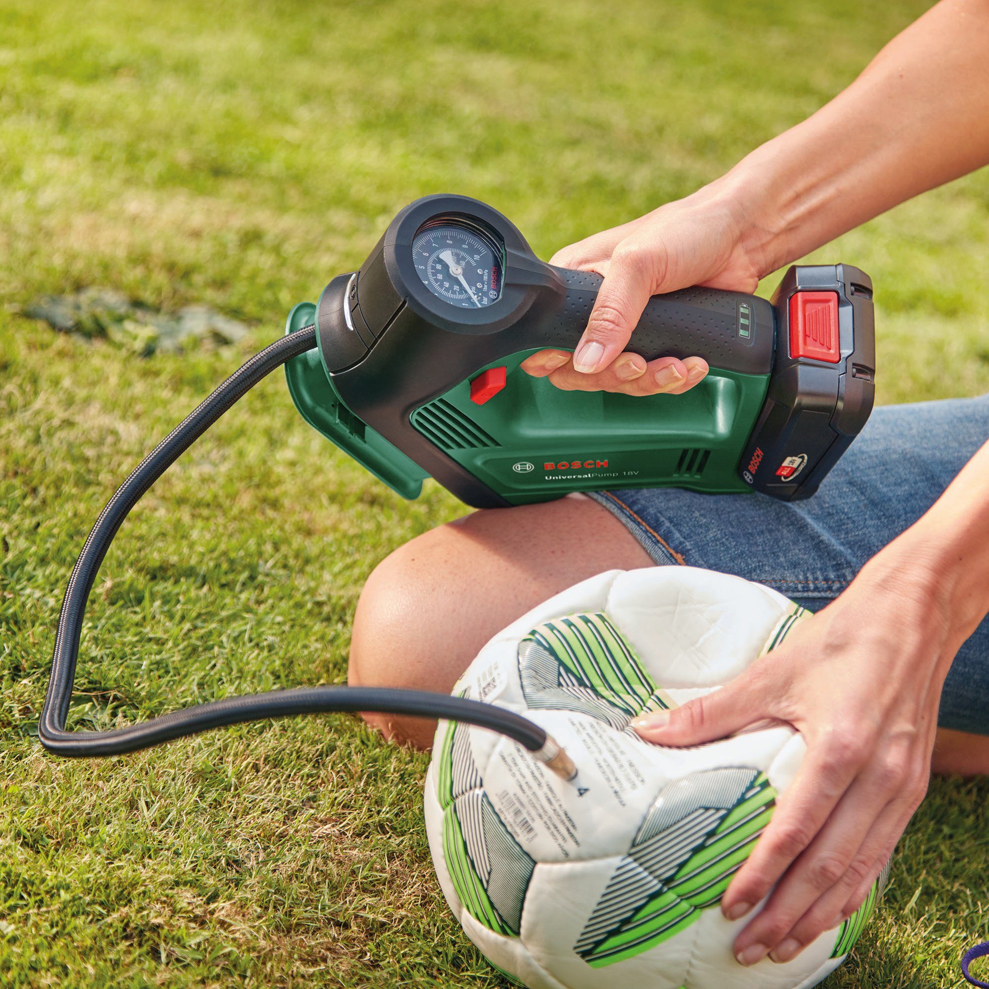 Bosch Home UniversalPump Druckluftpumpe max. & 10 27 Ladegerät W, Akku-Handkompressor Akku Garden und ohne 18V, bar