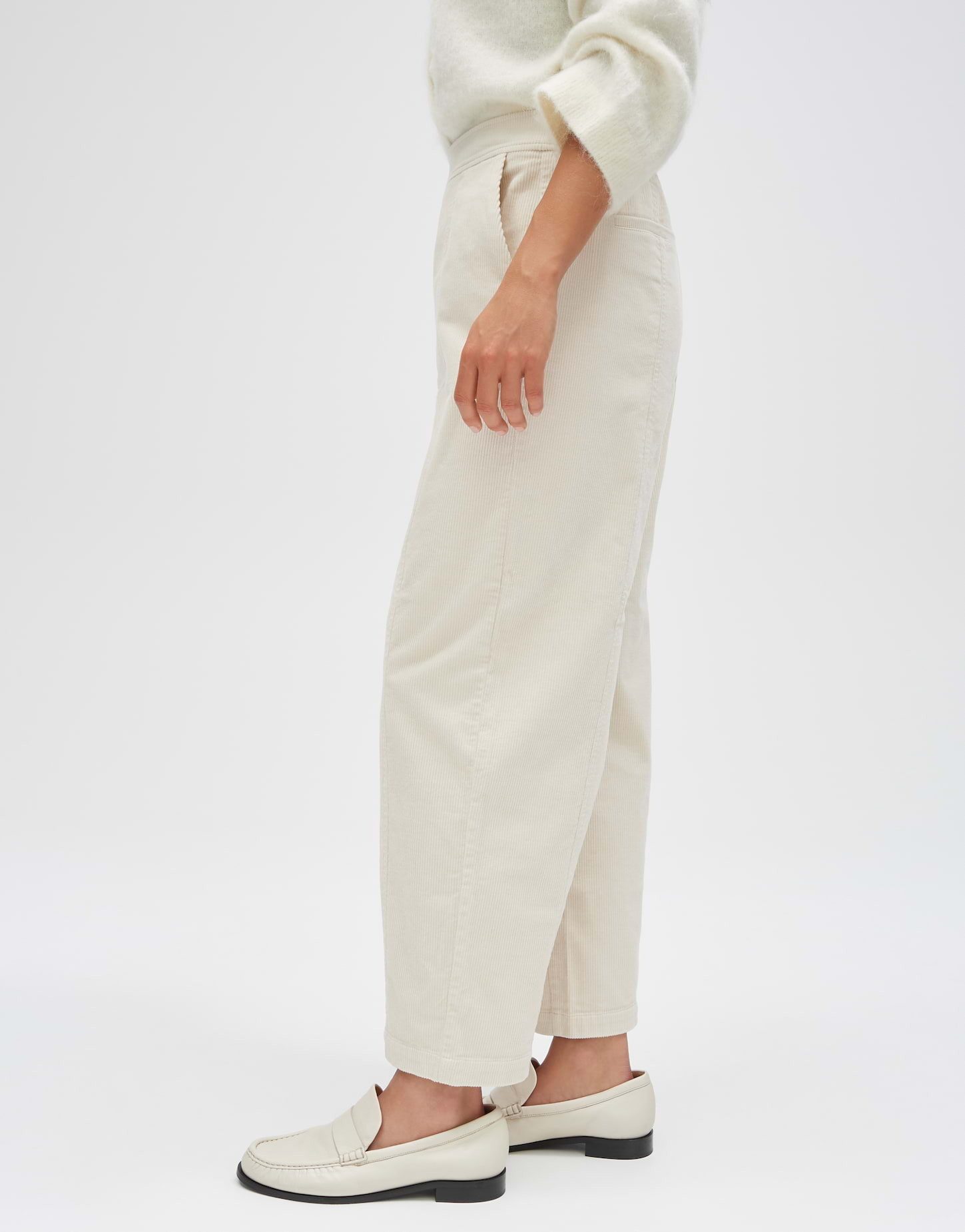 OPUS Stoffhose Marou mod aus weichem Cord Ovale Beinform mit samtiger Oberfläche und Gummibund hinten – Bild 5 von 5