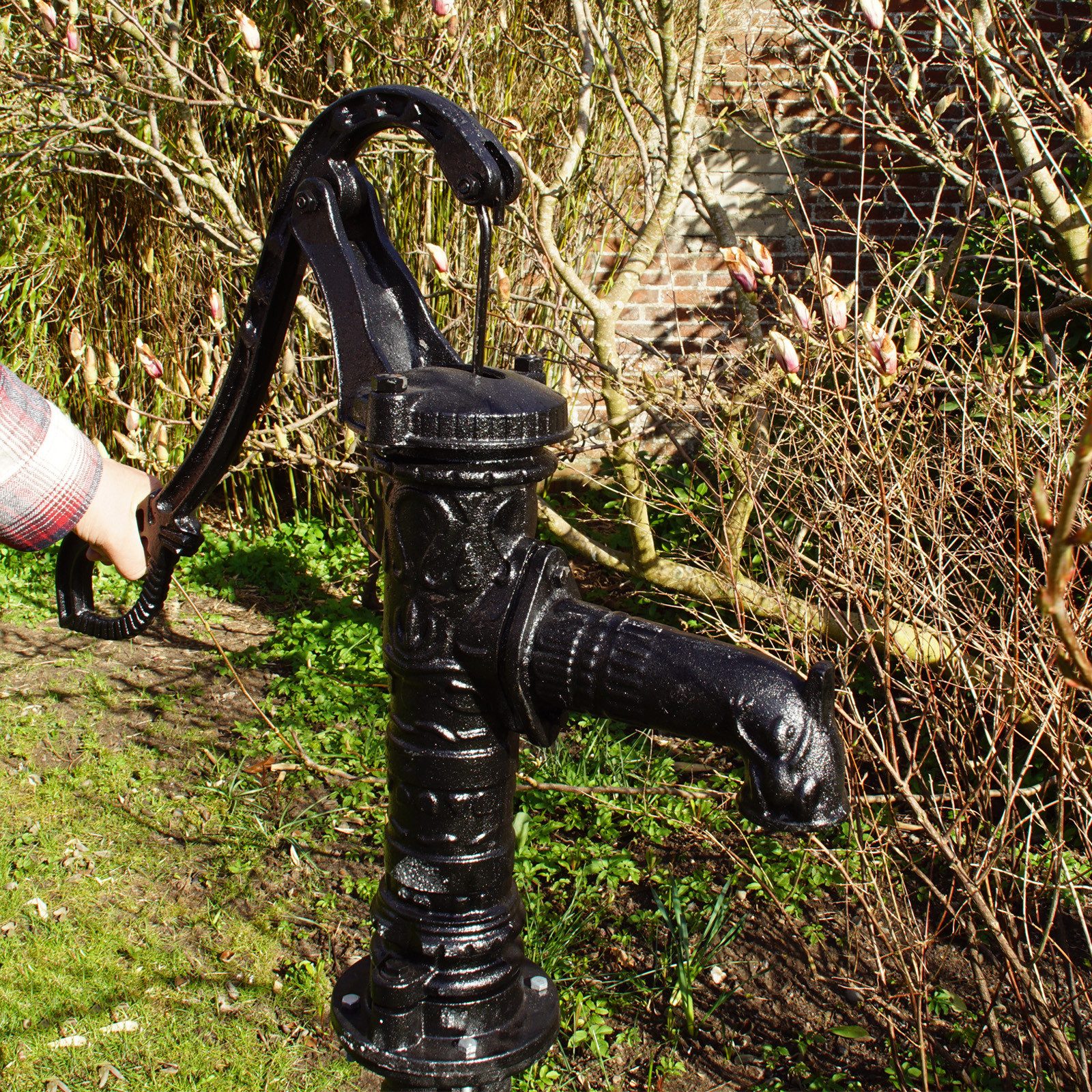 TRUTZHOLM Wasserpumpe Schwengelpumpe + Pumpenständer Antik Nostalgie Gusseisen Handpumpe (Spar-Set)