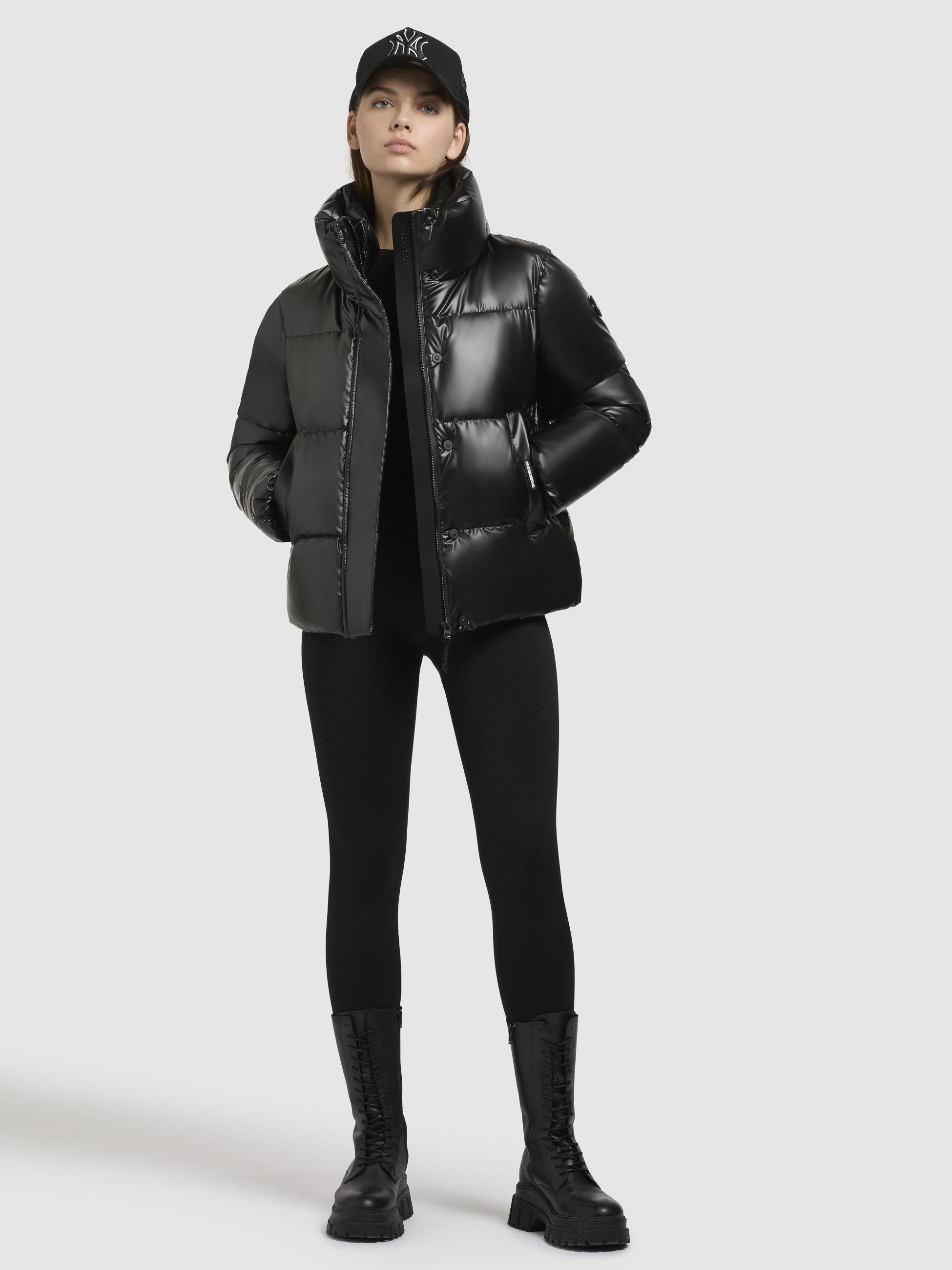 khujo Steppjacke Rinja Shiny-YM Glänzende kurze Winterjacke für Damen