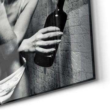 DEQORI Glasbild 'Frau raucht auf dem Klo', 'Frau raucht auf dem Klo', Glas Wandbild Bild schwebend modern