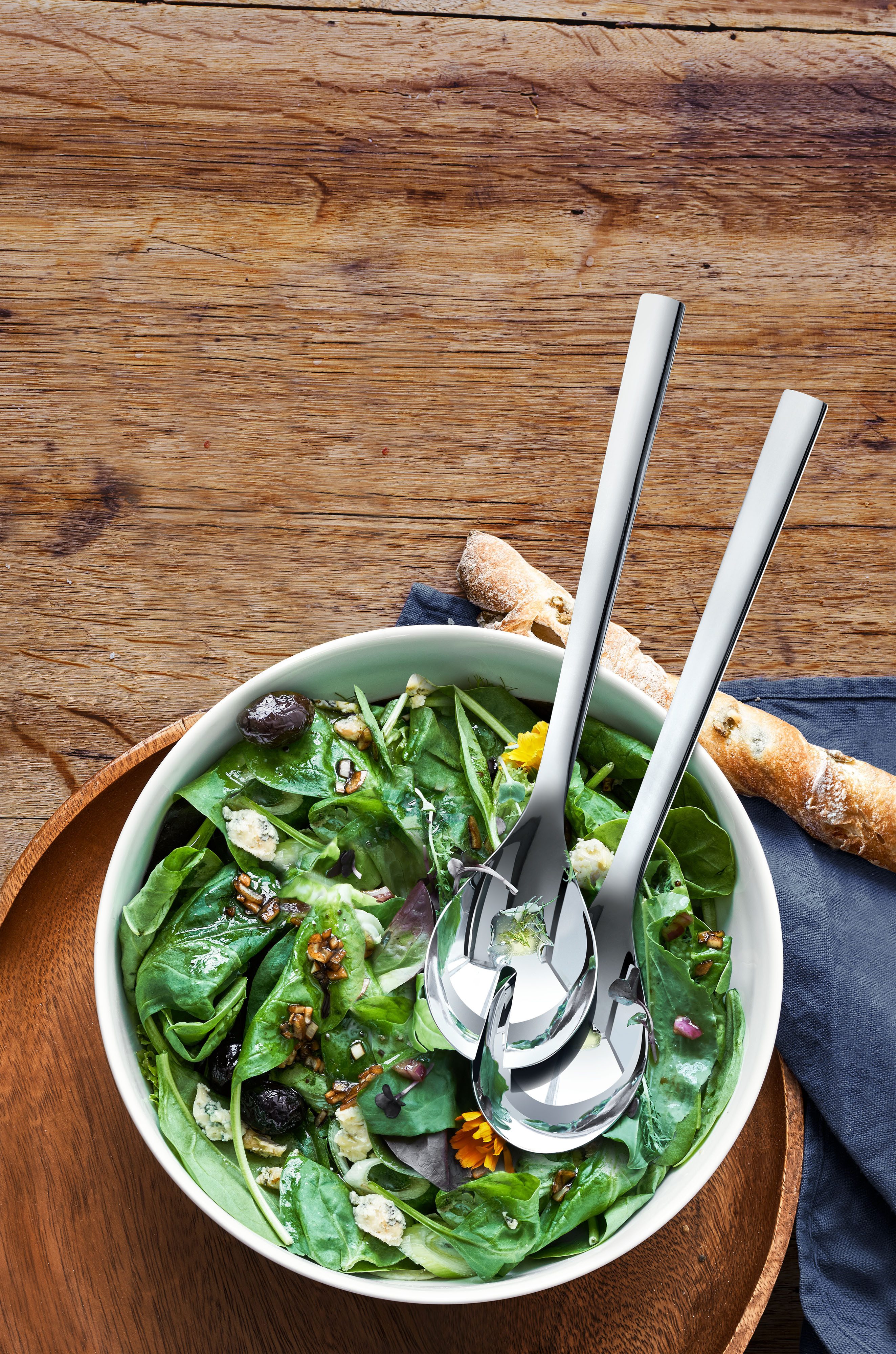 WMF Salatbesteck Nuova (Set, 3-tlg), 2x Salatbesteck, 1x Porzellan-Salatschüssel, Geschenkverpackung