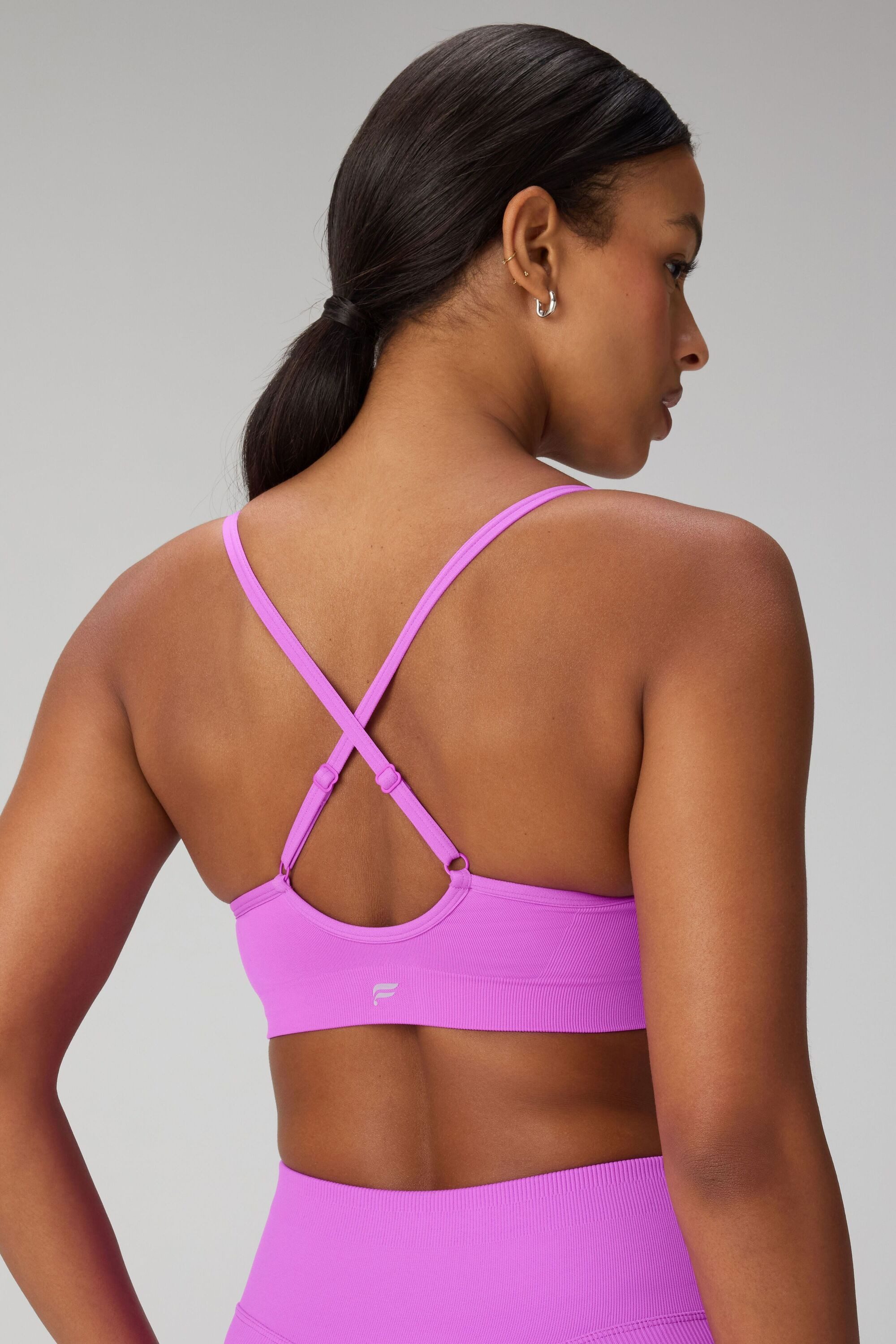 Fabletics Sport-BH SLEEK SEAMLESS STRAPPY LOW IMPACT BRA (1-tlg) mit Rundhalsausschnitt