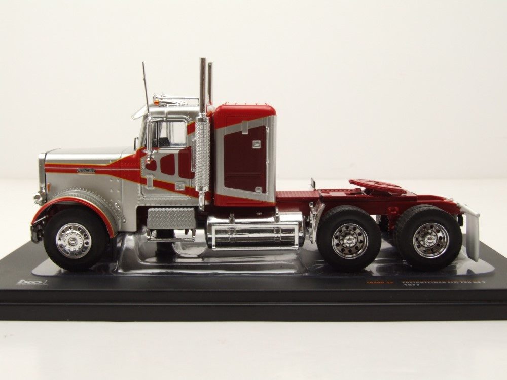 ixo Models Modellauto Freightliner FLC 120 64 T Zugmaschine 1977 silber rot, Maßstab 1:43