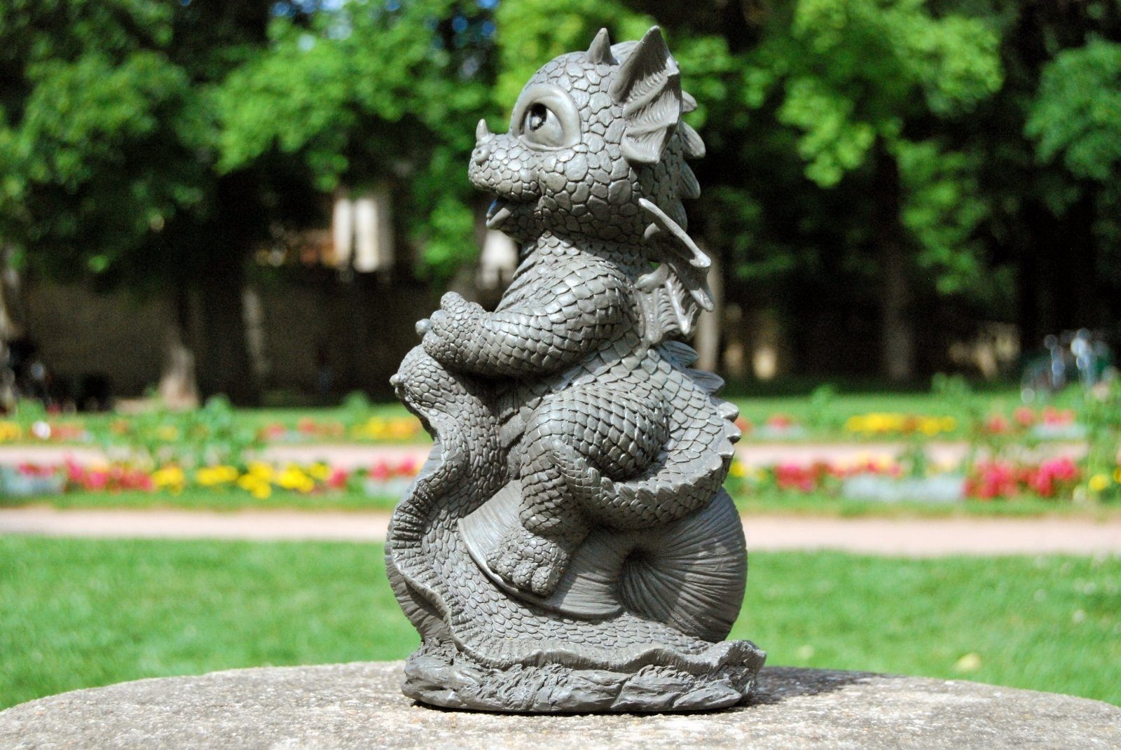 Gartendrache - Modell Schneckenreiter Gartenfigur MystiCalls