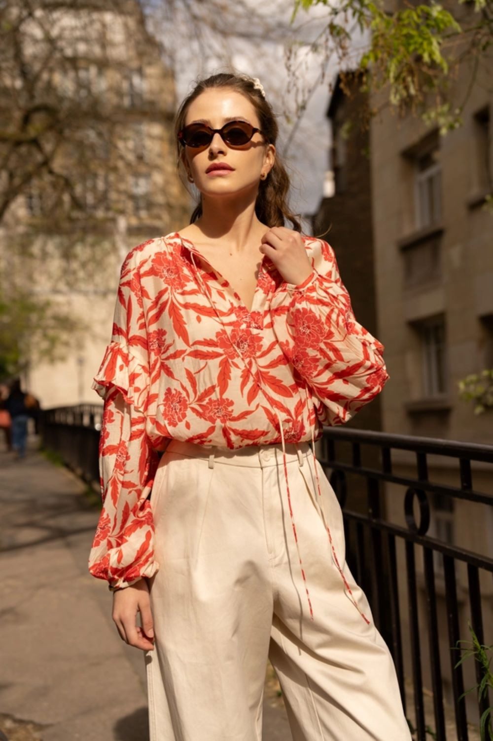 CHOKLATE PARIS Hemdbluse Cirta Print-Bluse mit voluminösen Ballonärmeln Leichte und hochwertige Materialmischung aus Viskose und Seide