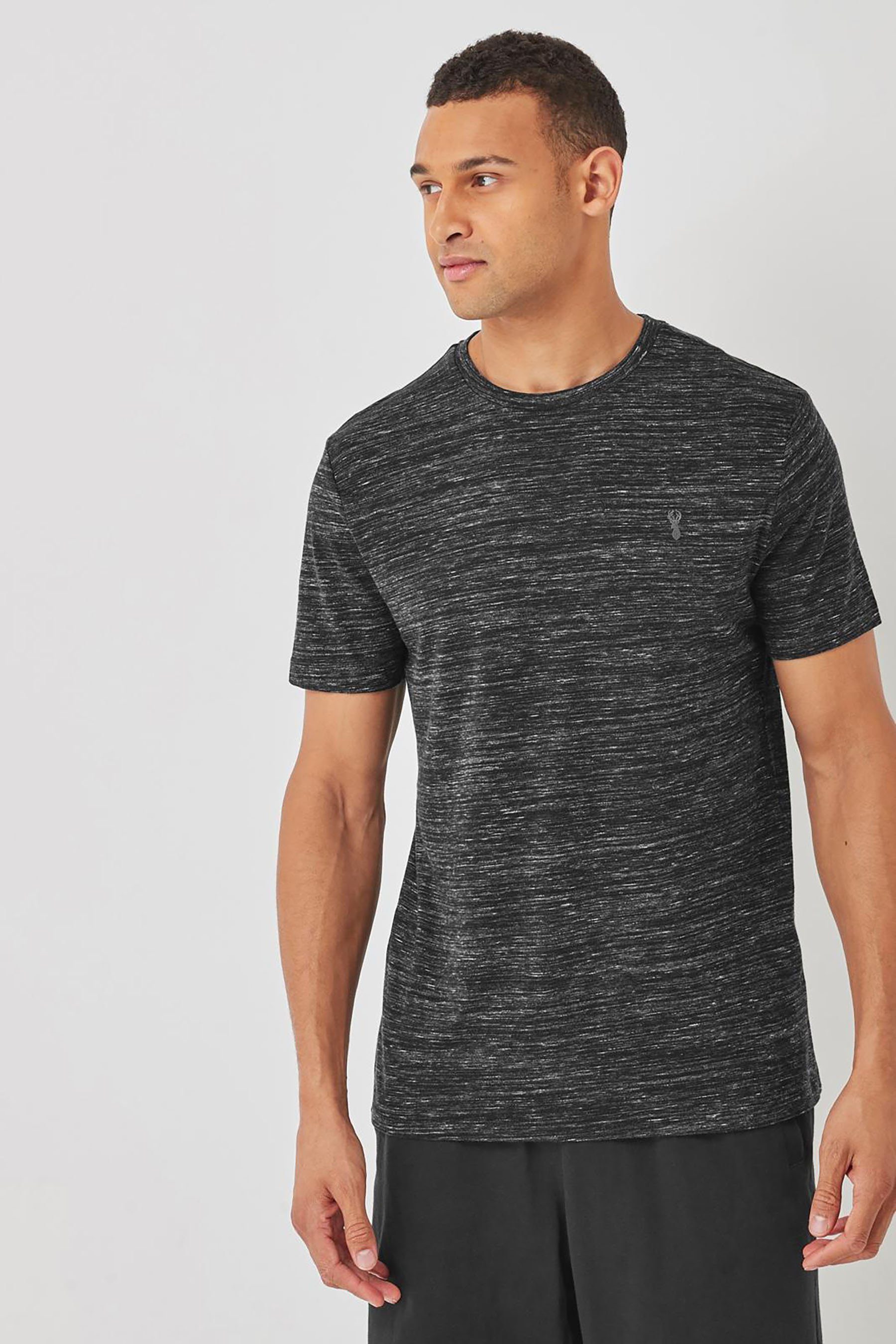 Black T-Shirt im Regular-Fit mit Hirschmotiv (1-tlg) T-Shirt Next