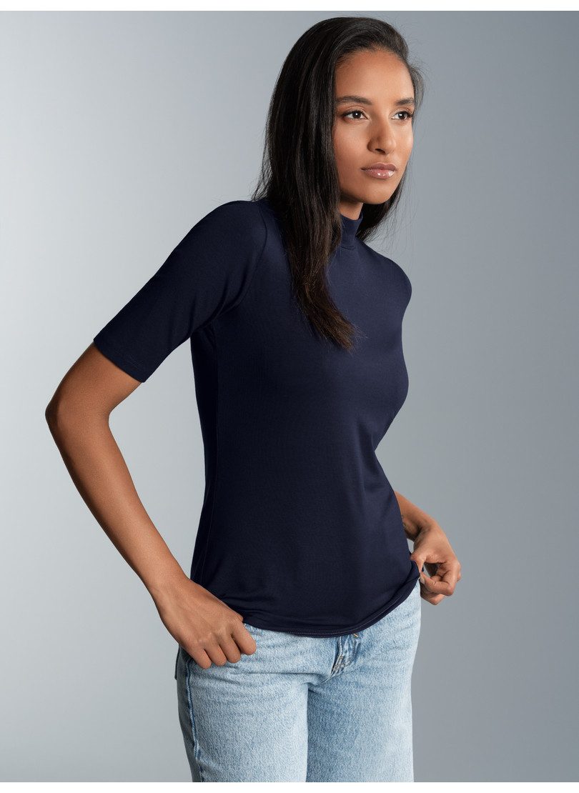 Trigema T-Shirt TRIGEMA T-Shirt mit elastischem Stehkragen (1-tlg)