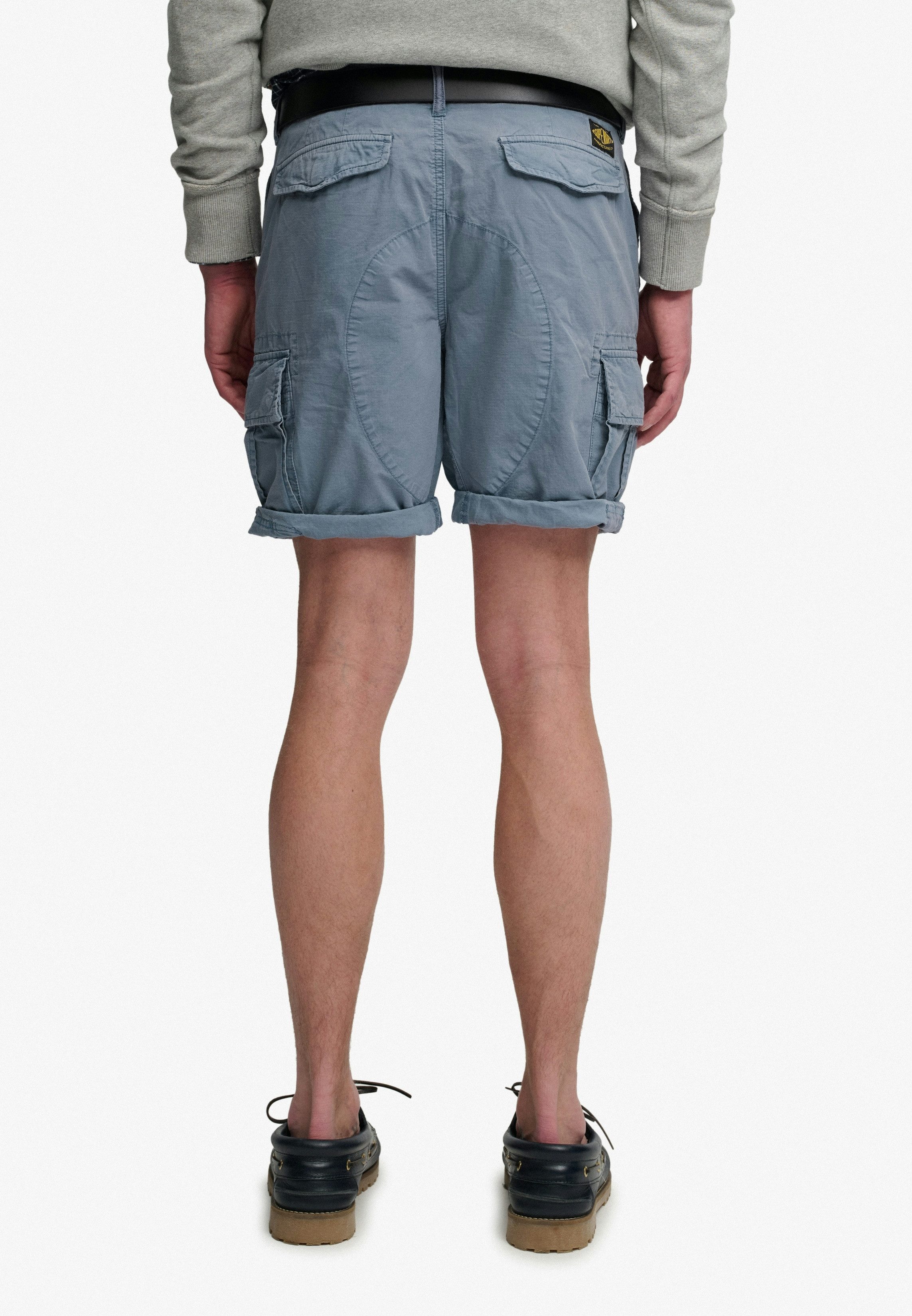 Superdry Cargoshorts RIPSTOP LIGHT CARGO SHORT Relaxed Fit, knielange Schnittform, mit Reißverschluss