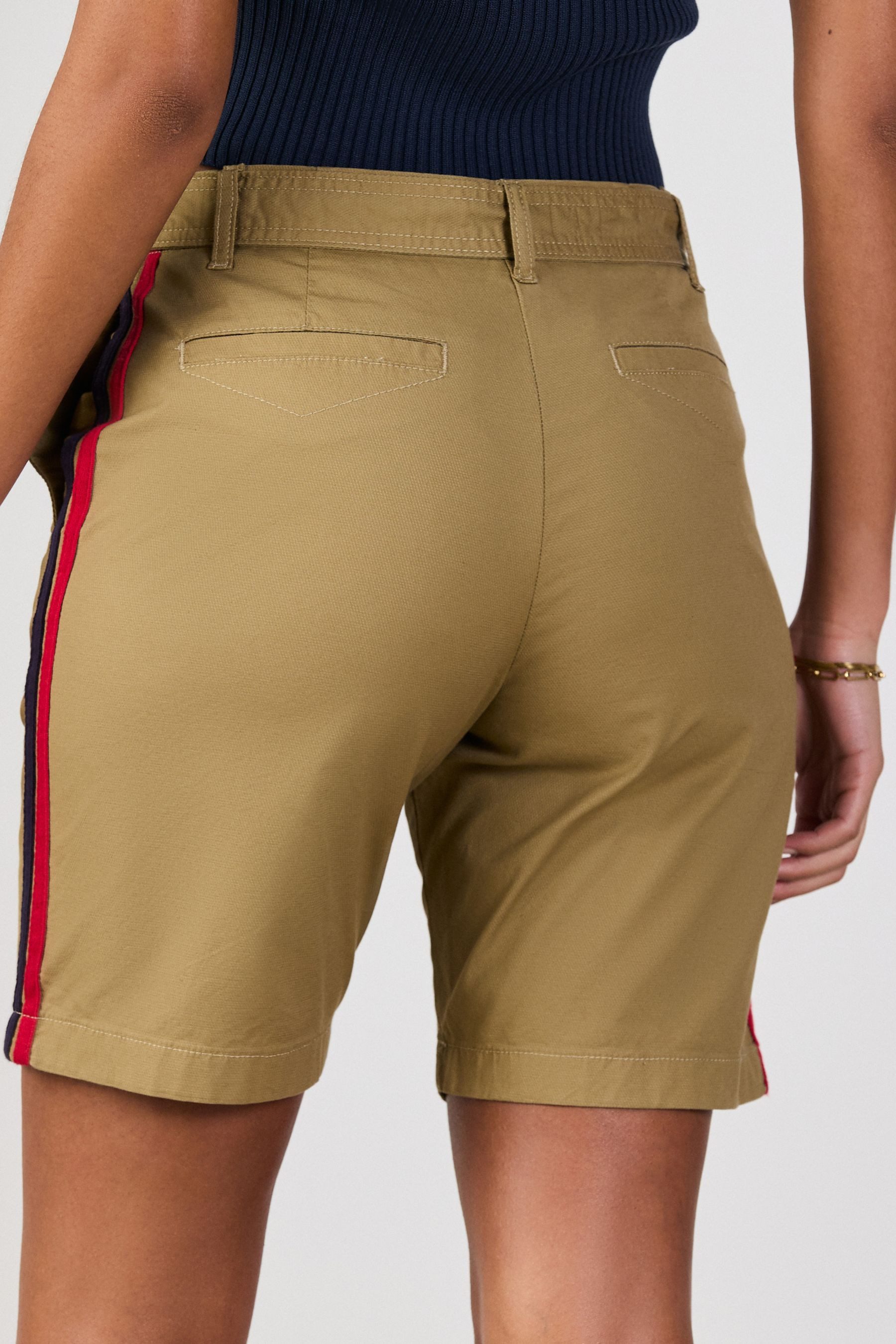 Next Chinoshorts Kurze Chino-Shorts mit Seitenstreifen (1-tlg)
