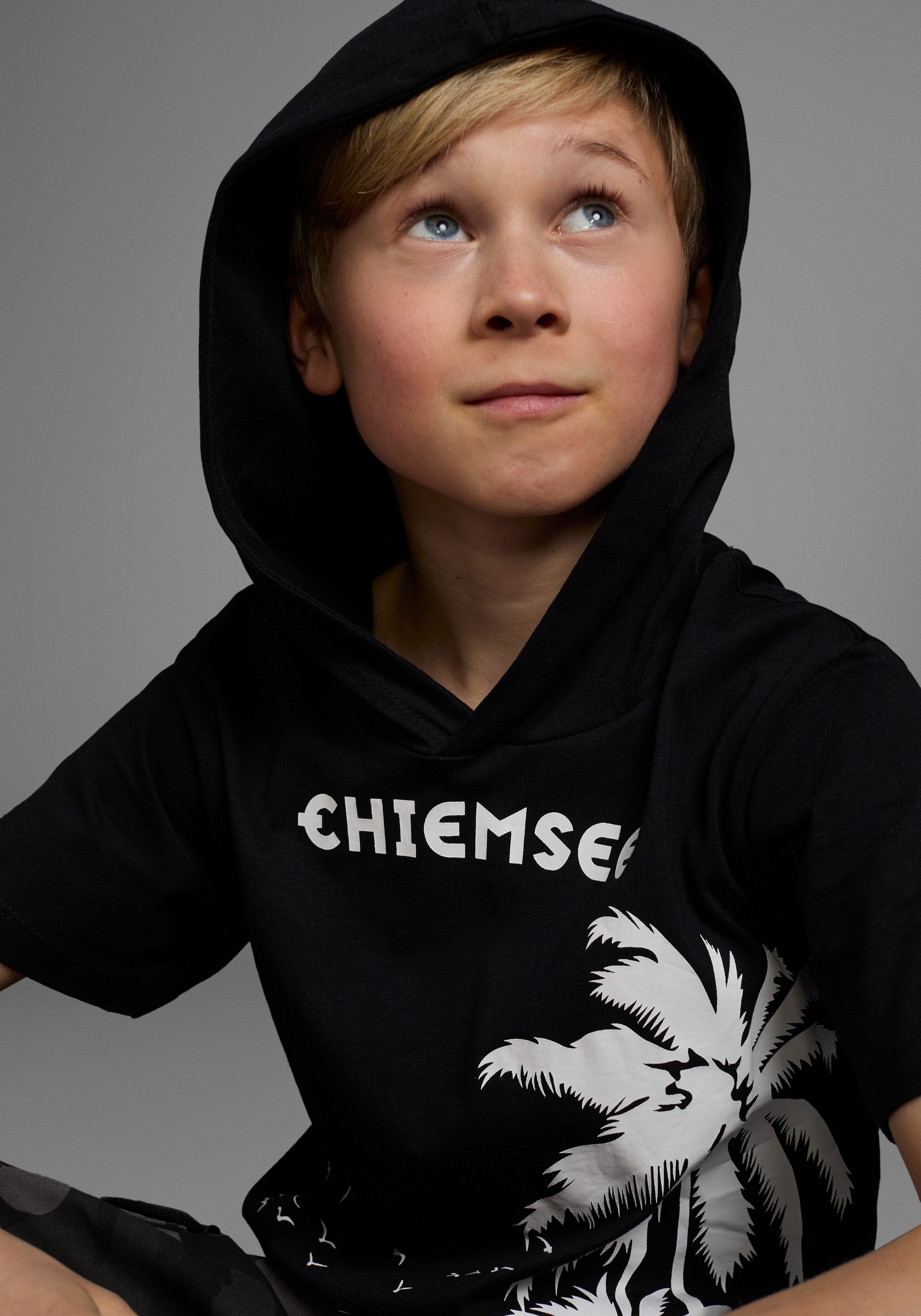 Chiemsee T-Shirt mit Palmendruck kurzärmelig, bedruckt, mit Kapuze, aus Baumwolle, aus Jersey-Stoff