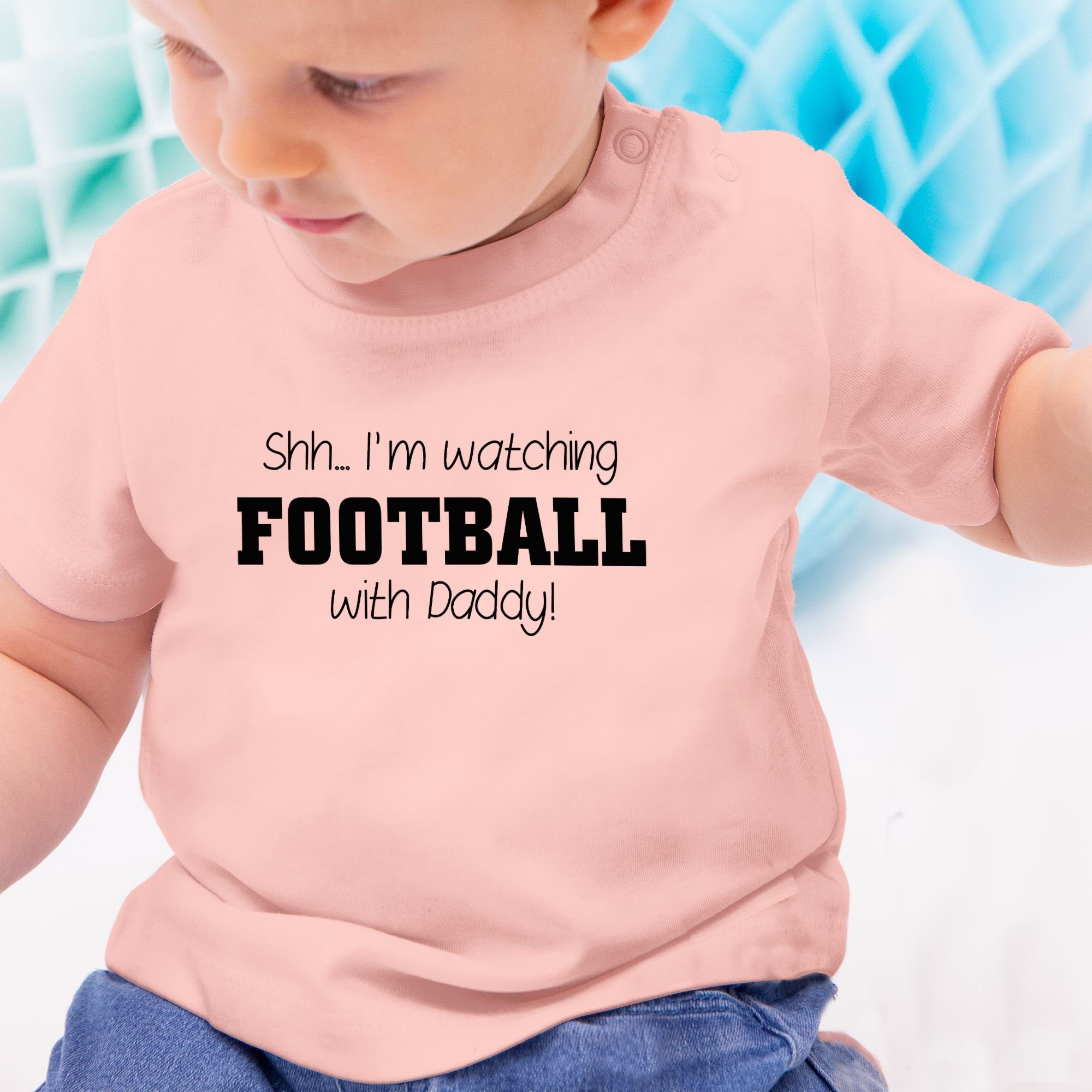 Daddy! Shh...I'm Baby 3 - T-Shirt watching Bewegung Shirtracer Babyrosa with & football schwarz Sport