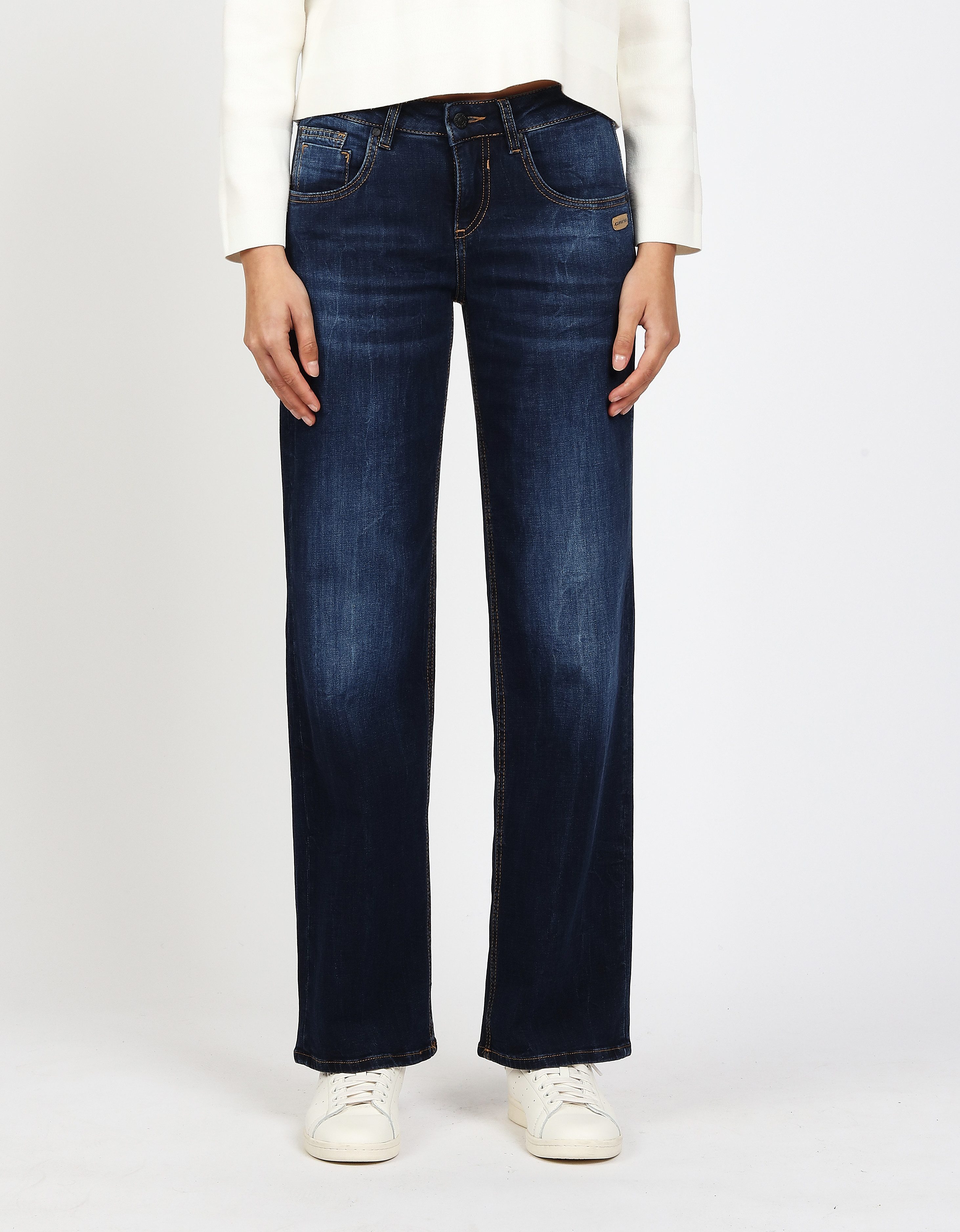 GANG Straight-Jeans 94RIVER mit zusätzlicher kleiner Gesäßtasche