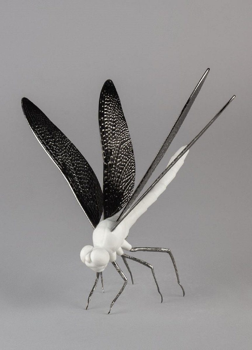 Spain Libelle in - Qualität cm Dekofigur Deko Weiß Padrino Porzellan Casa Padrino Skulptur 20 x / x 22,9 - Figur Erstklassische Made Luxus Schwarz Matt Hochwertige - 20 H. Casa
