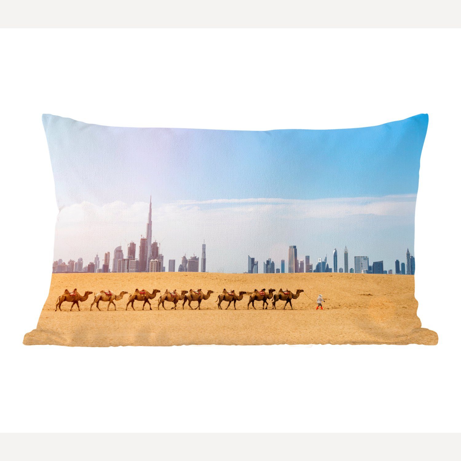 MuchoWow Dekokissen Kamelherde in der Wüste und der Burj Khalifa und Dubai im Hintergrund, Wohzimmer Dekoration, Zierkissen, Dekokissen mit Füllung, Schlafzimmer
