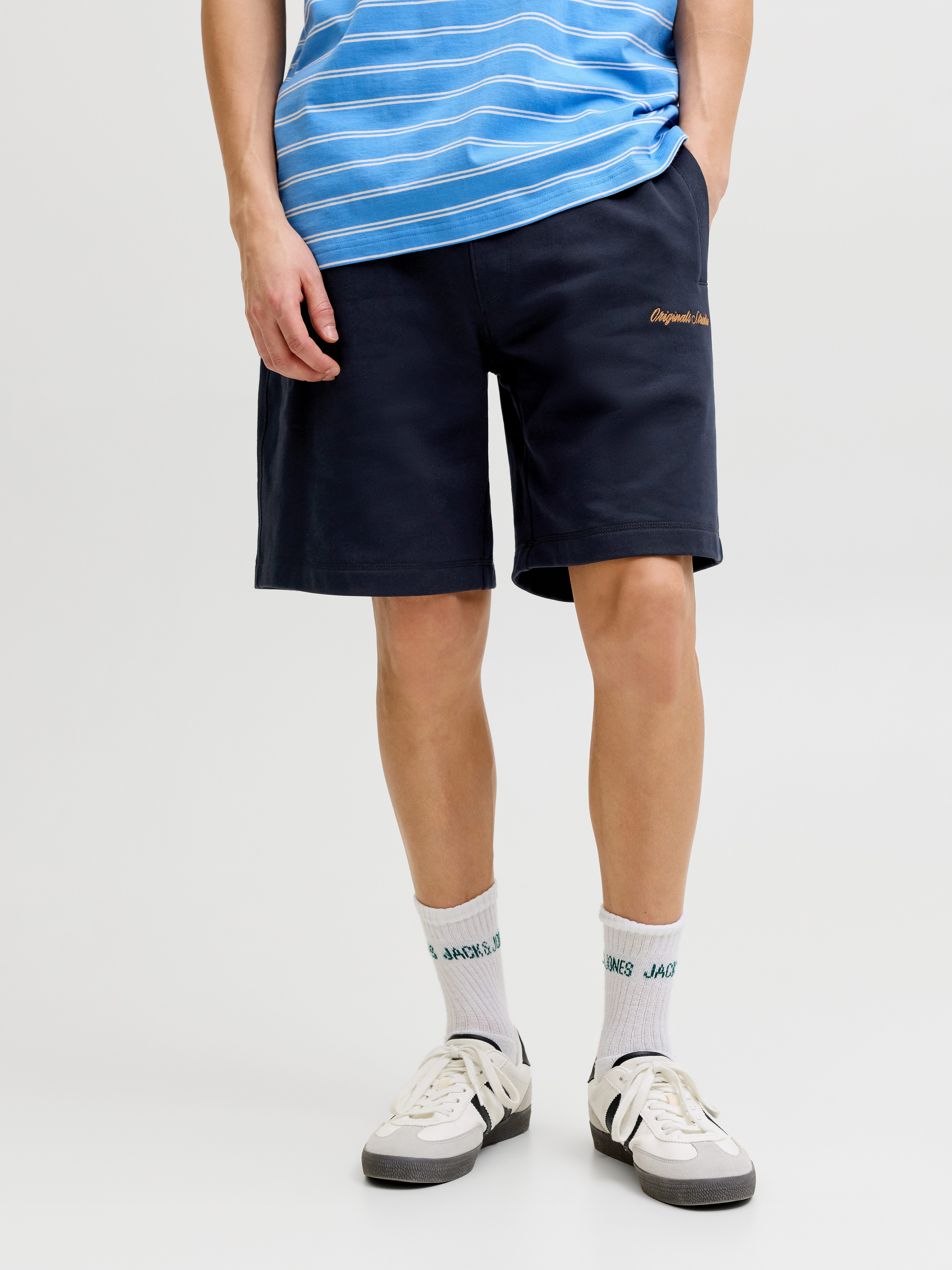 Jack & Jones Sweatshorts JPSTKARL NORREBRO SWEAT SHORTS REG SN Baumwollmischung, relaxed fit