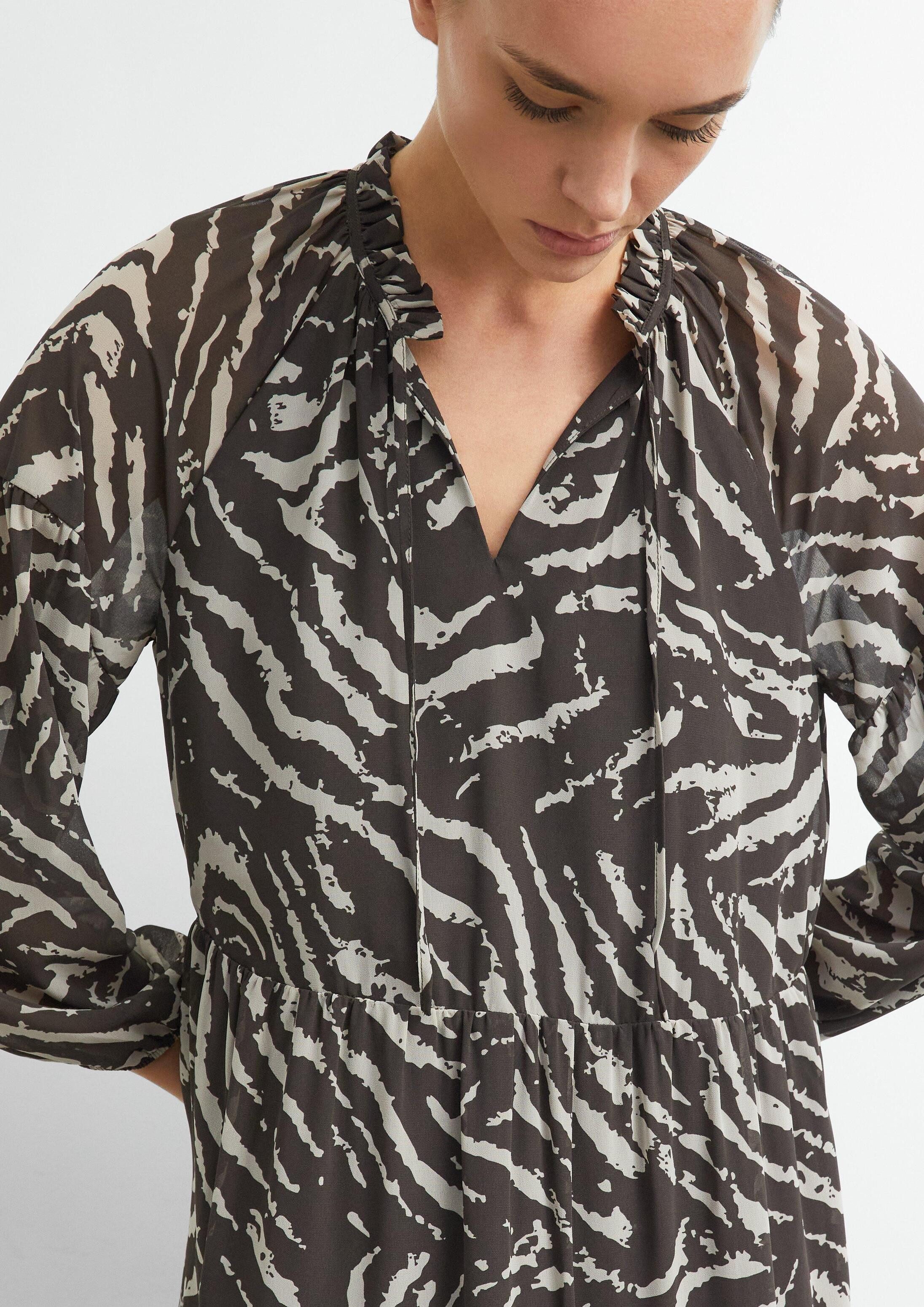 comma Maxikleid Kleid Stufenkleid aus Chiffon mit Animal-Print – Bild 4 von 5